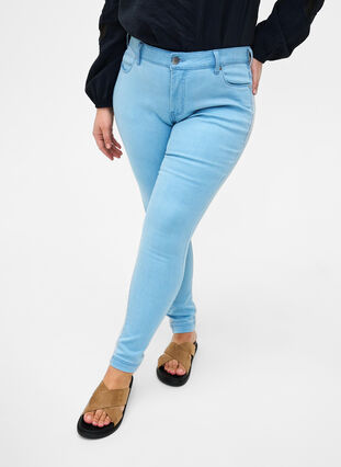 Viona jeans med normal midja, Ex Lt Blue, Model image number 2