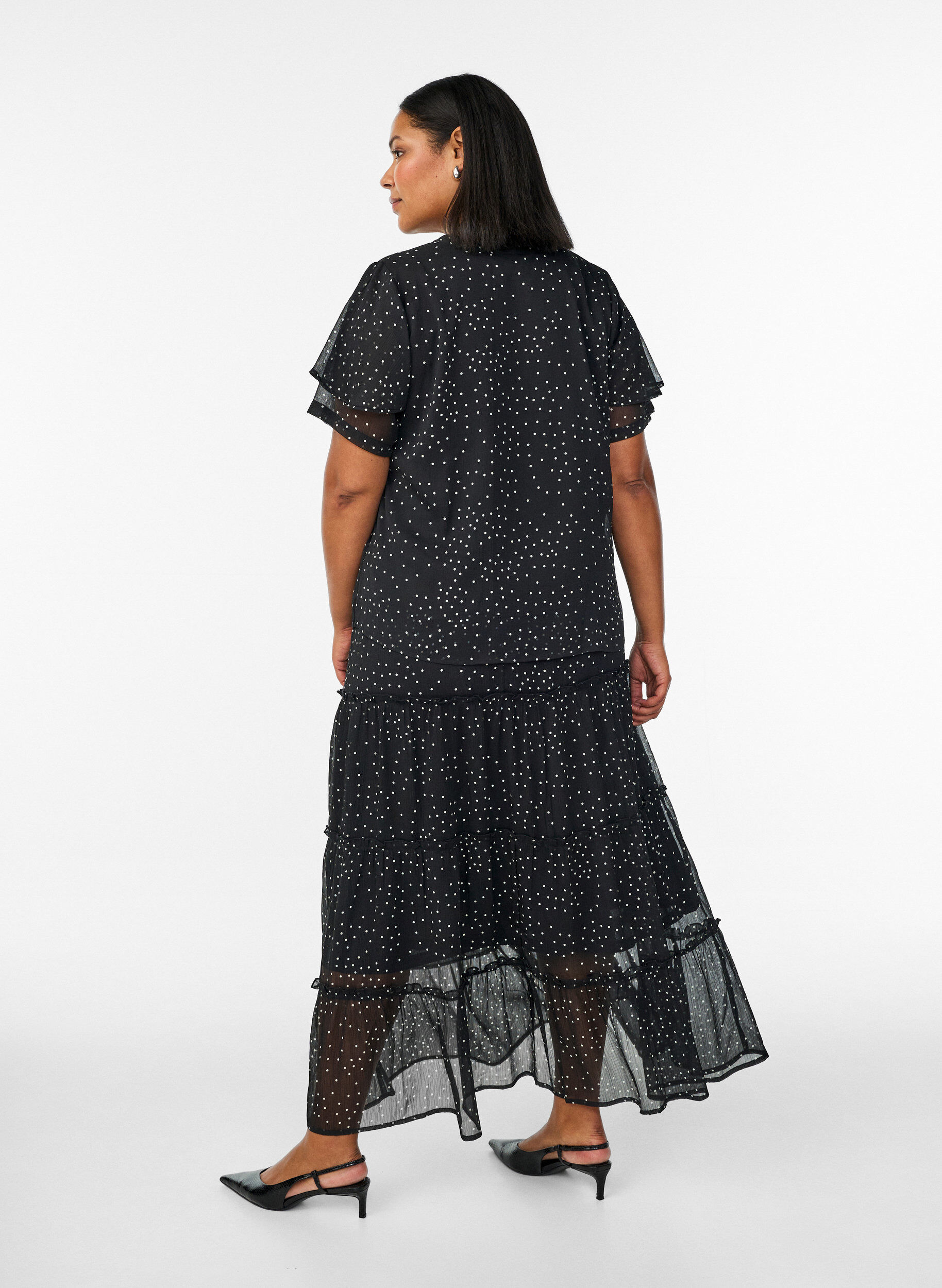 Zizzi L&aring;ng a-linjeformad kjol i chiffong med prickar, Svart, Model image number 1