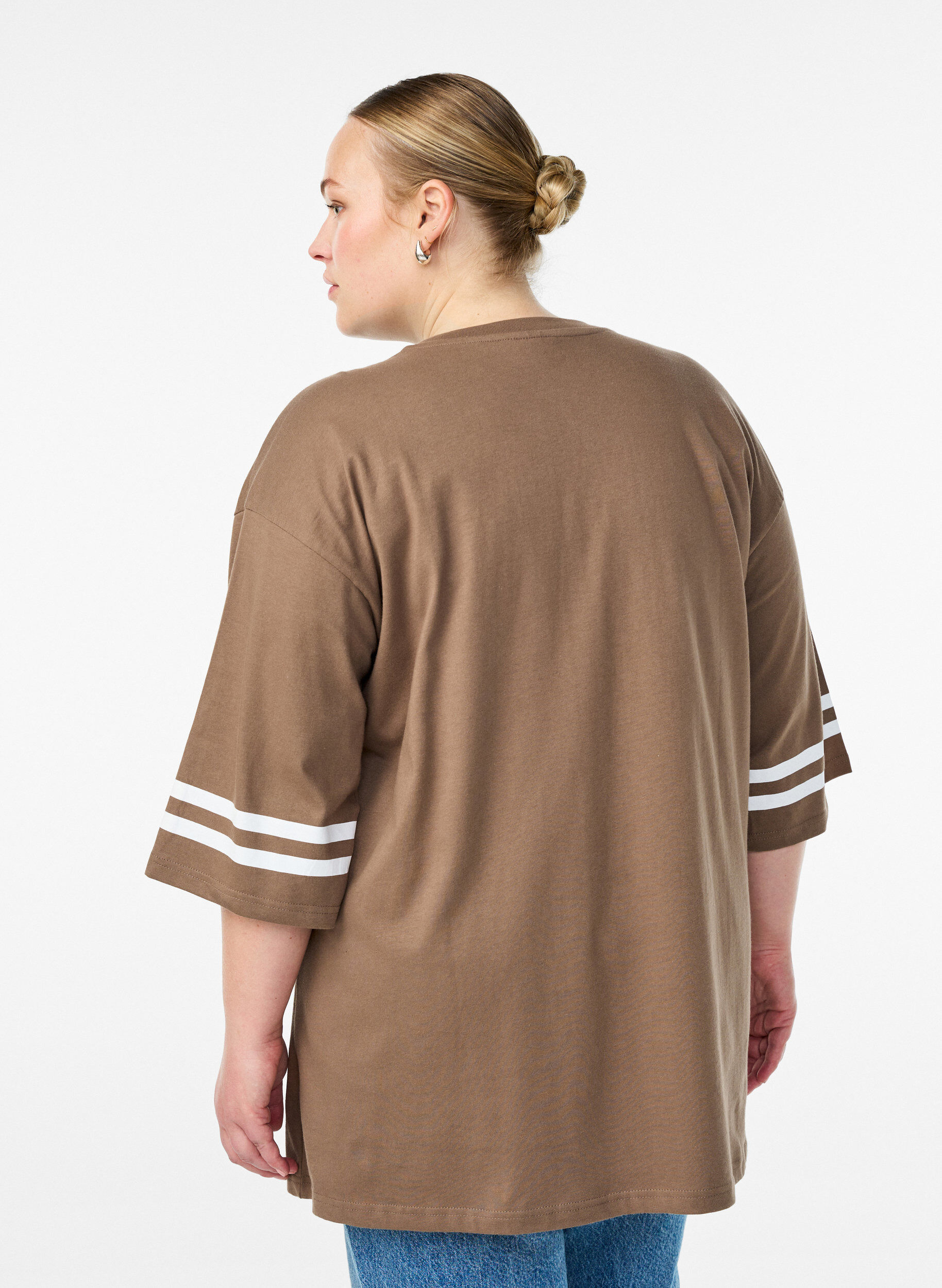 Zizzi Oversized college-t-shirt med 3/4-&auml;rm, Brun, Model image number 2