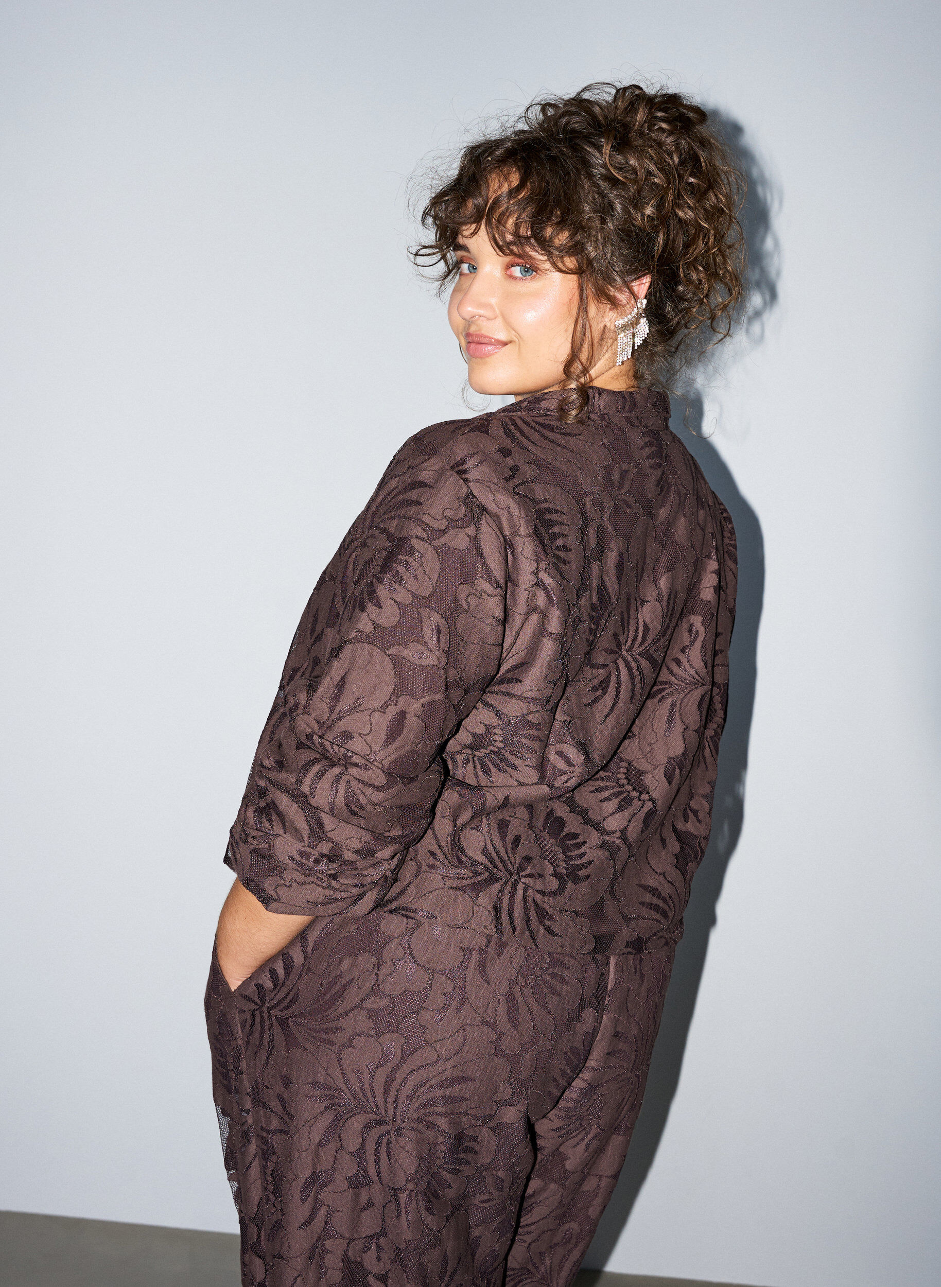 ZizziBomberjacka i blommig jacquard, Brun, Model image number 2