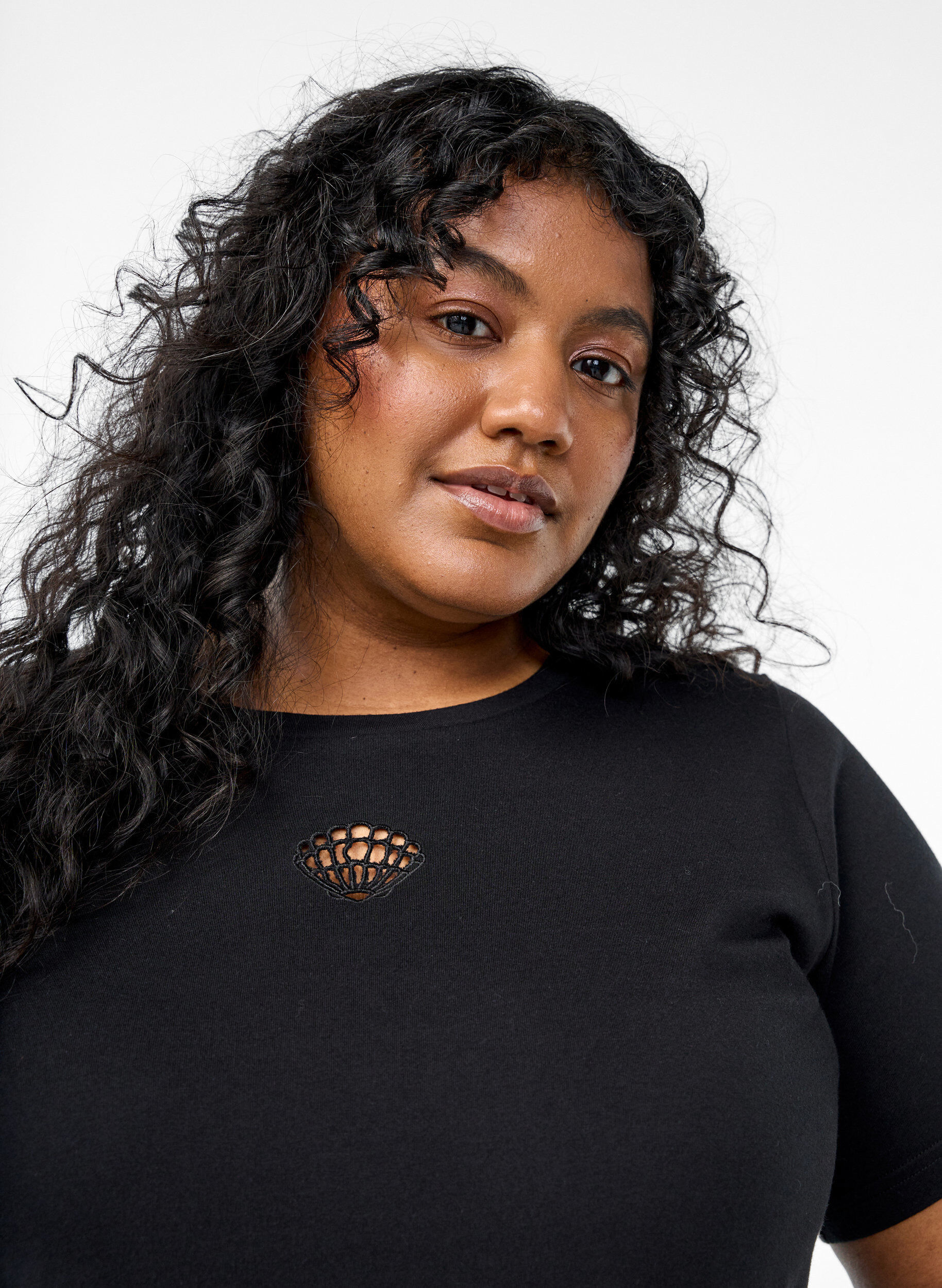 Zizzi T-shirt med dekorativa detaljer, Svart, Model image number 3