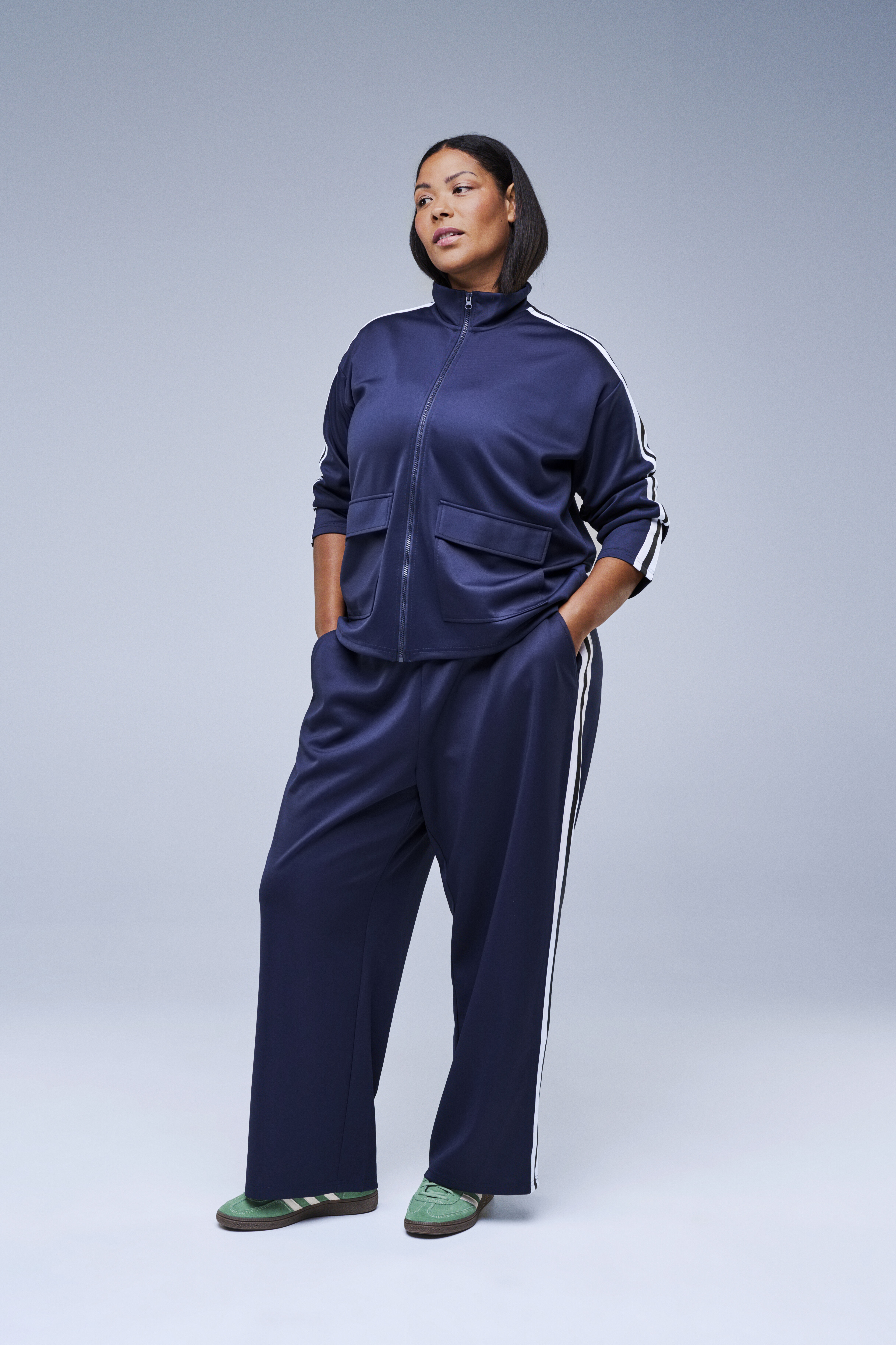 Zizzi Tr&auml;ningsset med sportiga r&auml;nder, , Model