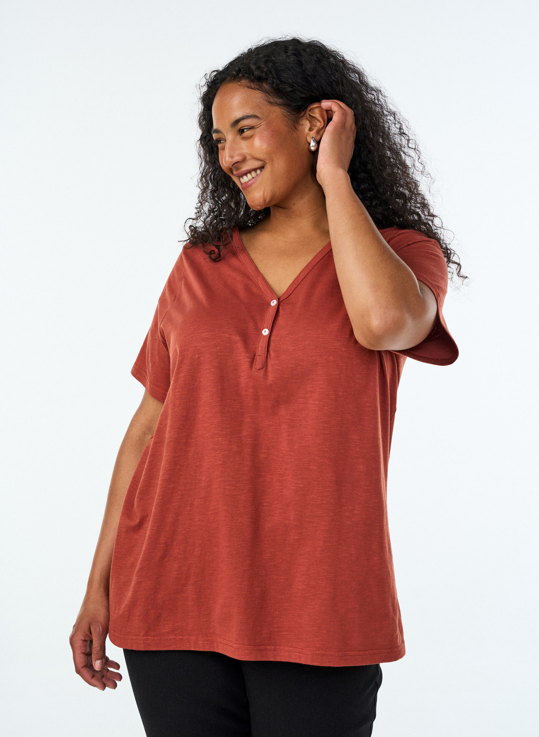 T-shirt med knappdetalj, Brun, Model