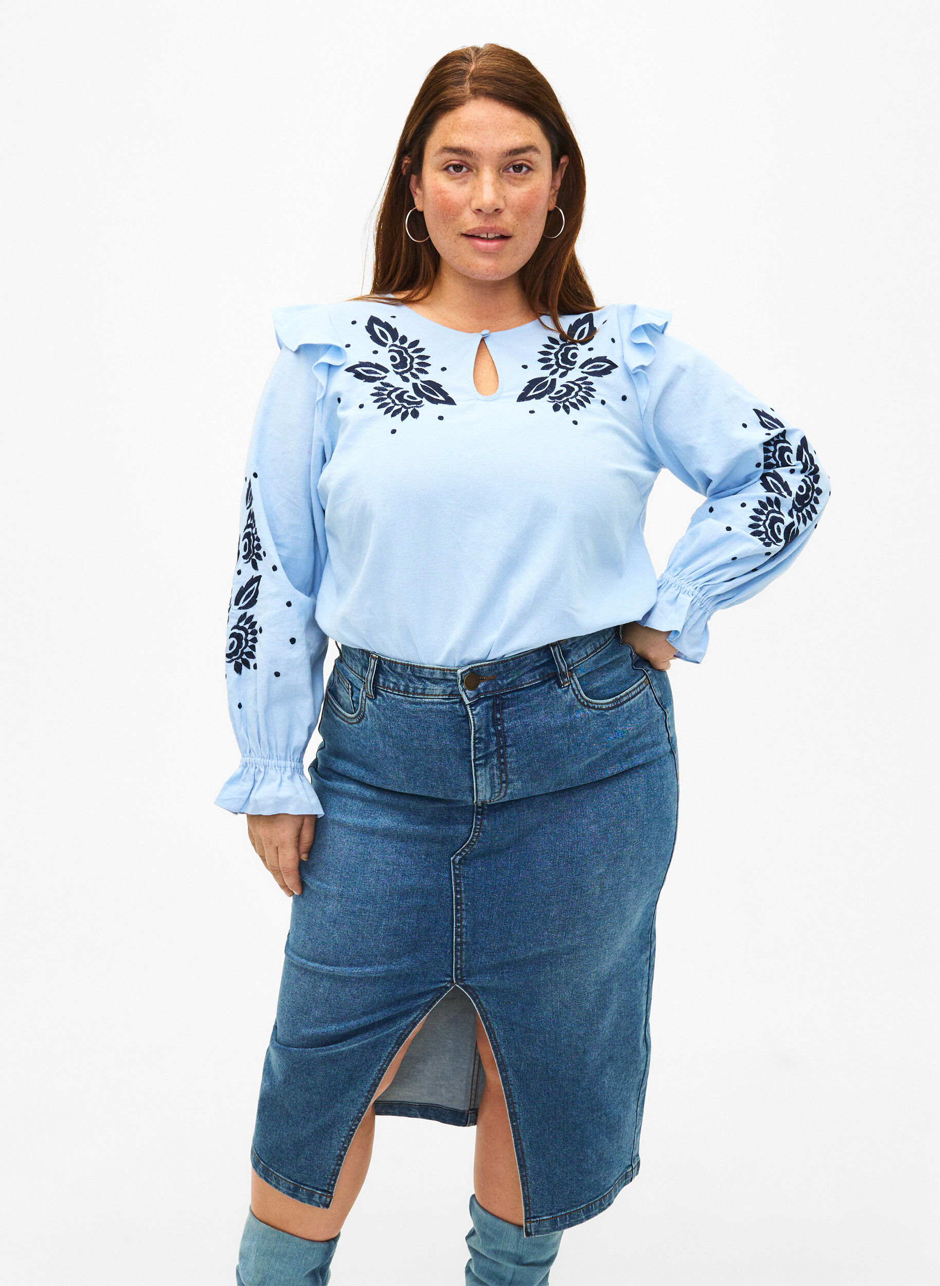 Zizzi Jeanskjol med slits framtill, Blue denim, Model image number 0