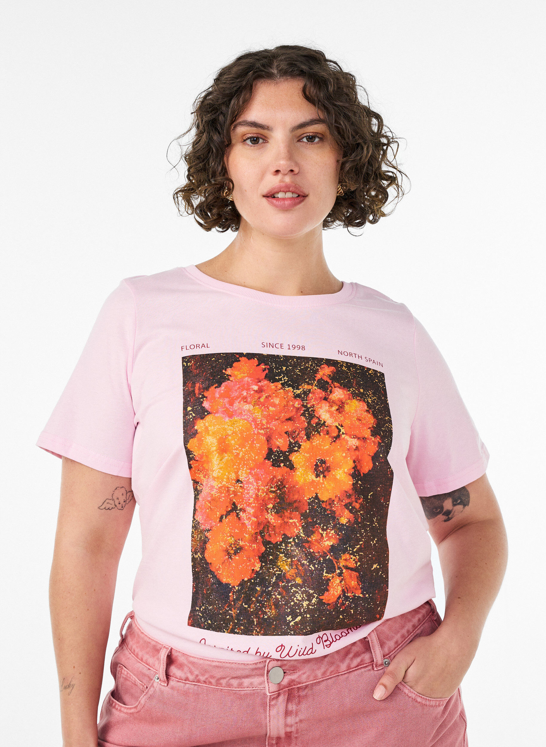 T-shirt i bomull med tryck framtill, Rosa, Model