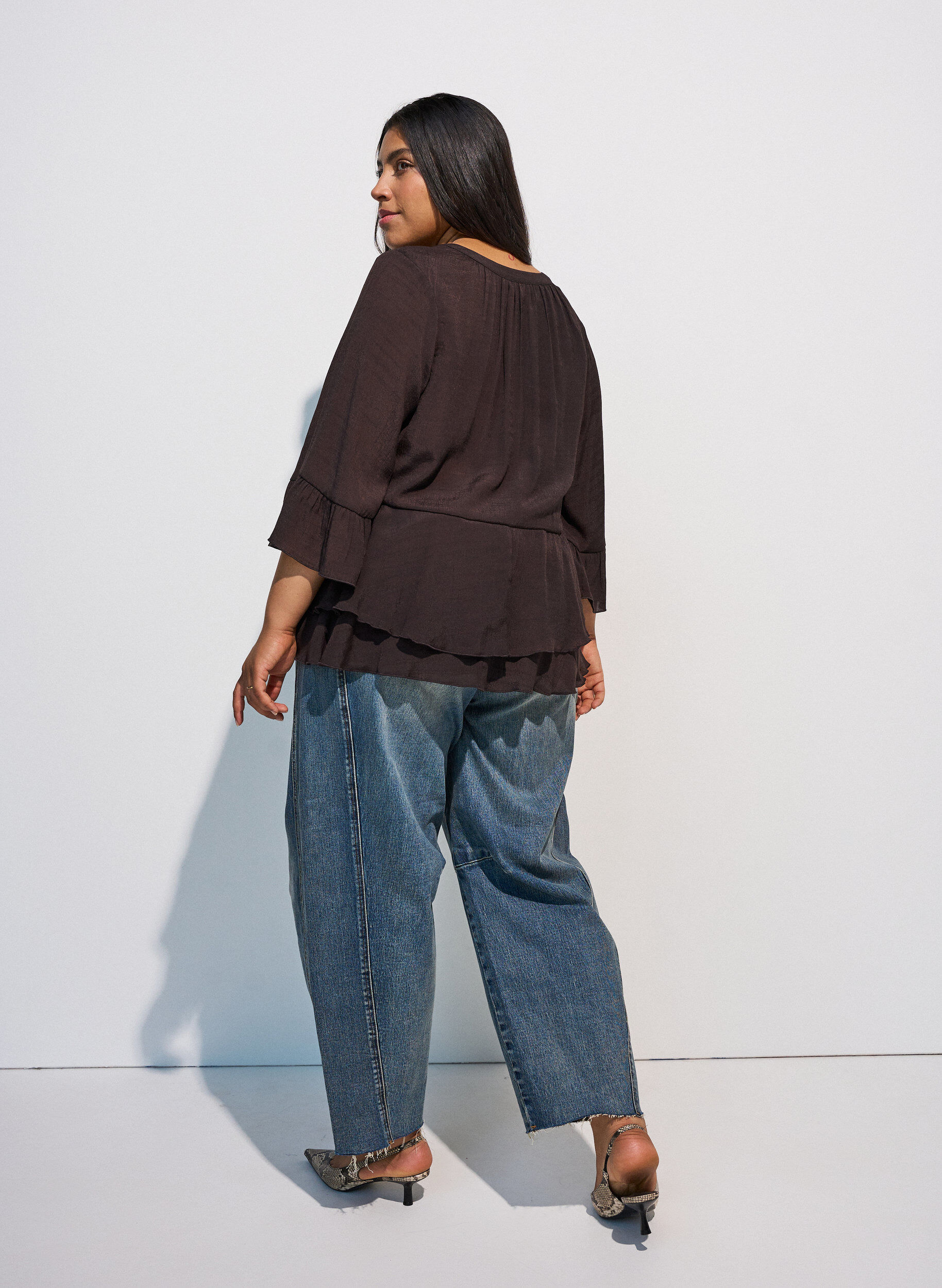 ZizziBlus med 3/4-&auml;rmar och volangdetaljer, Brun, Model image number 2