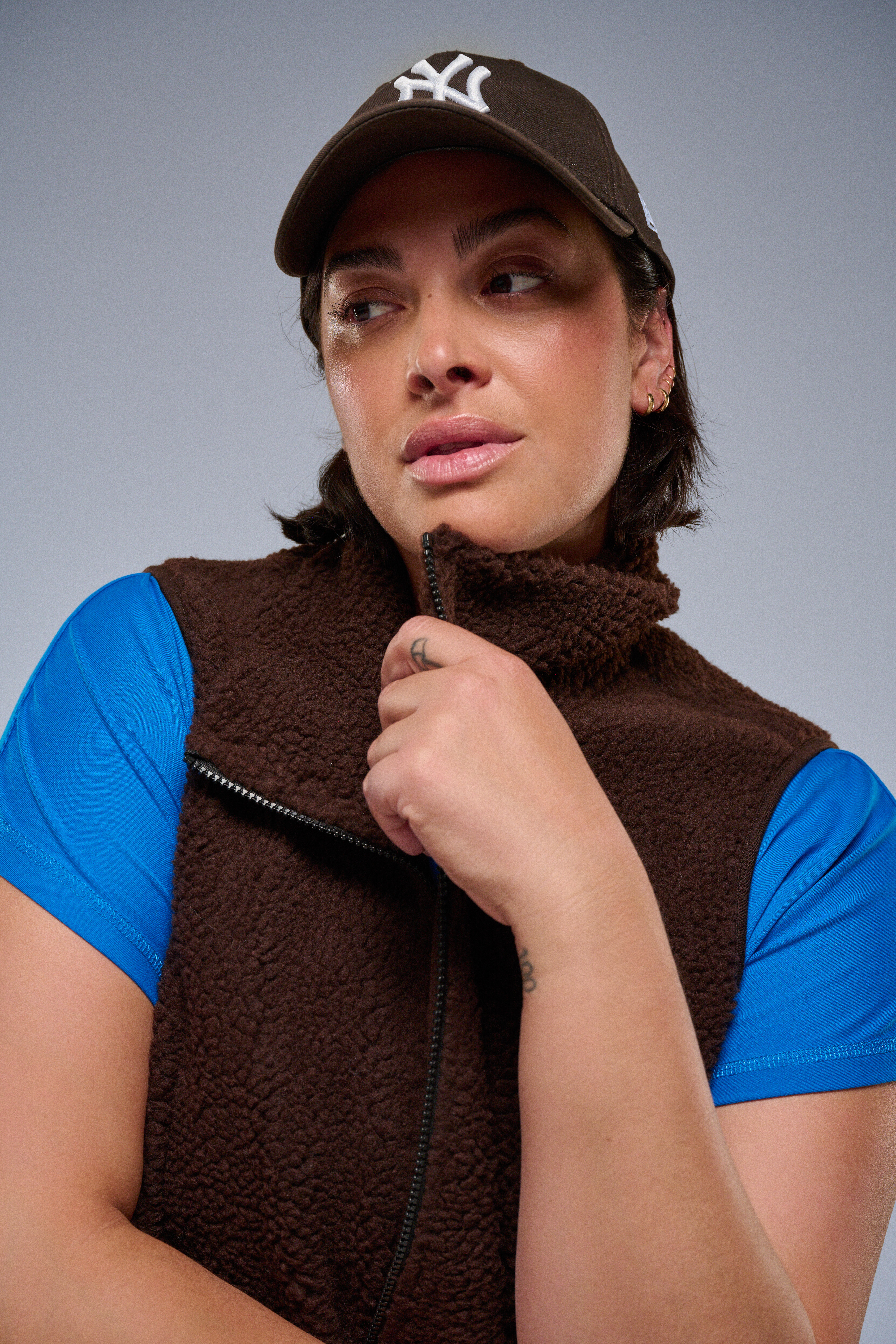 Zizzi Brun v&auml;st med dragkedja, , Model