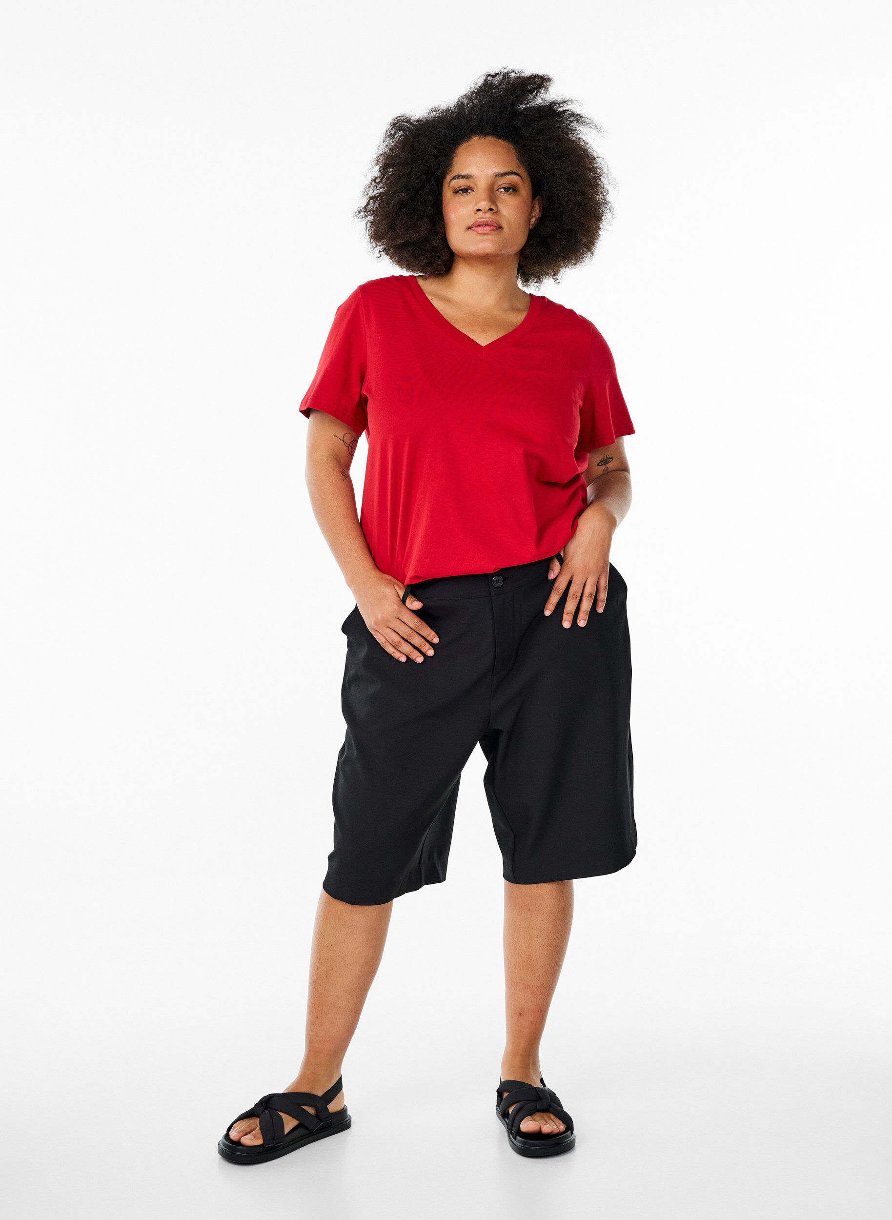 Zizzi Enkel T-shirt i bomull med v-ringning, R&ouml;d, Model image number 1