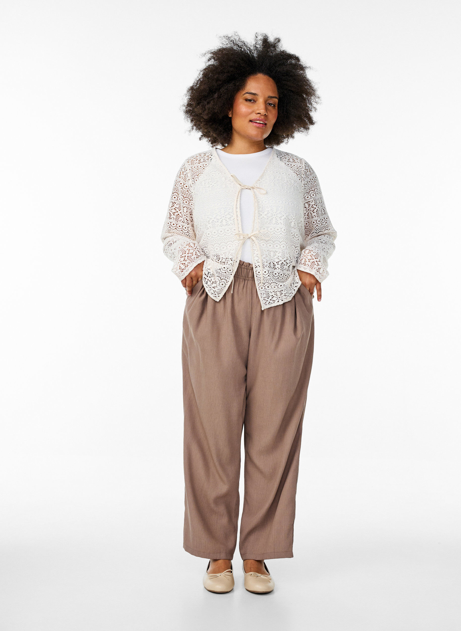 Zizzi Kofta med genombrutet m&ouml;nster och knytband, Vanilla, Model image number 1