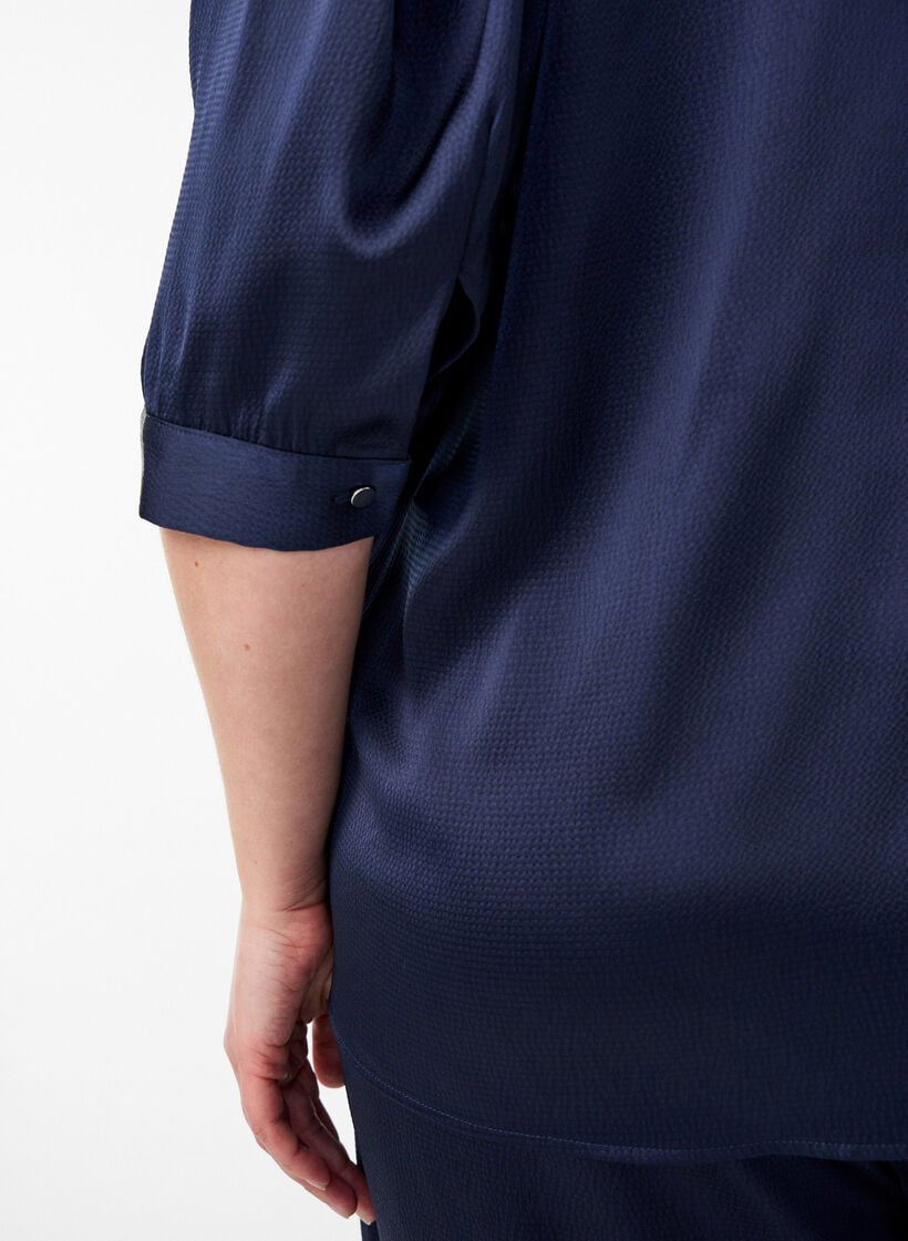 Blus i satinlook med halvl&aring;nga &auml;rmar och volangkrage, Bl&aring;, Model image number 3