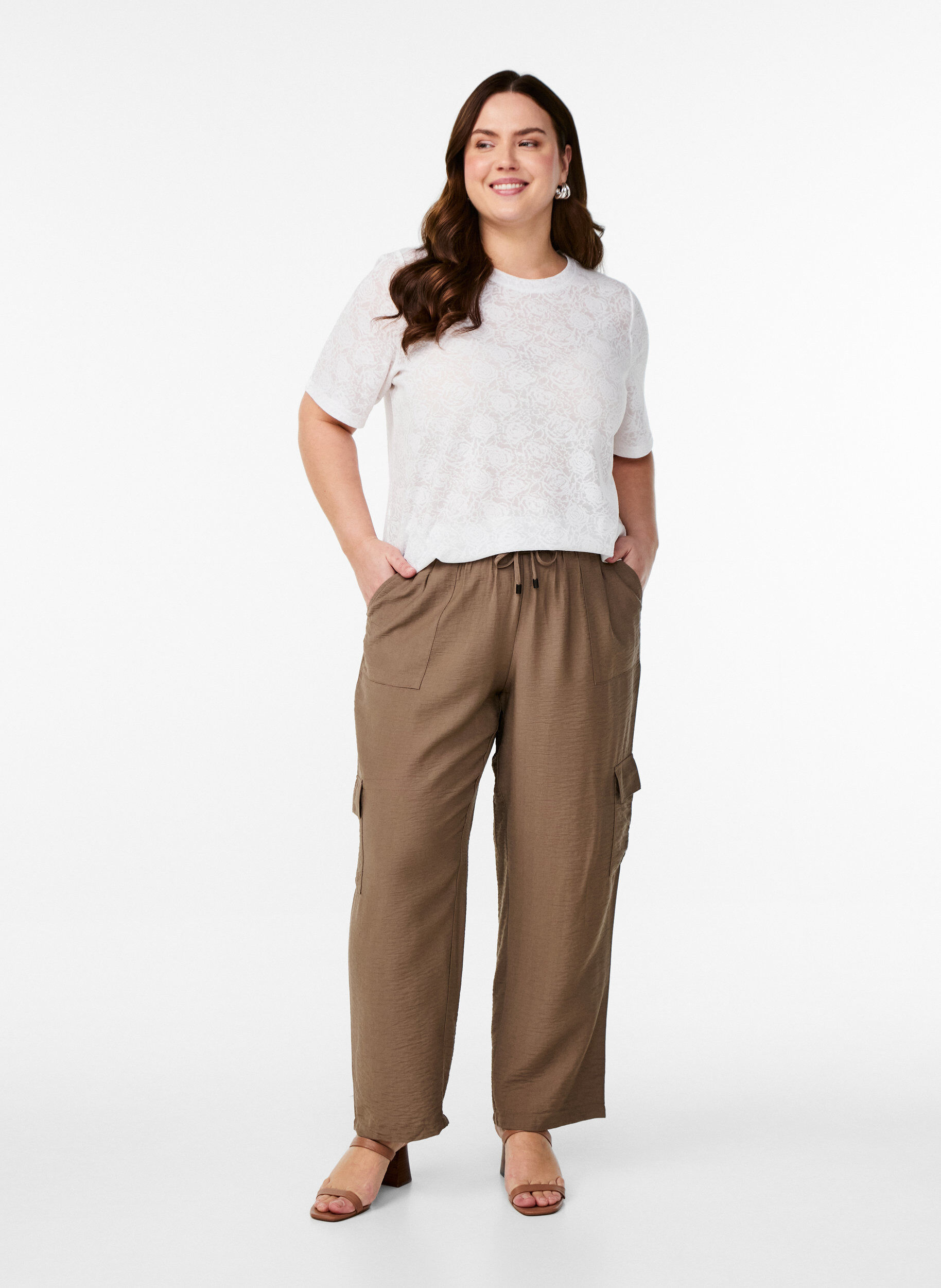 Zizzi Kort&auml;rmad blus med rosm&ouml;nstrad struktur, Vit, Model image number 1