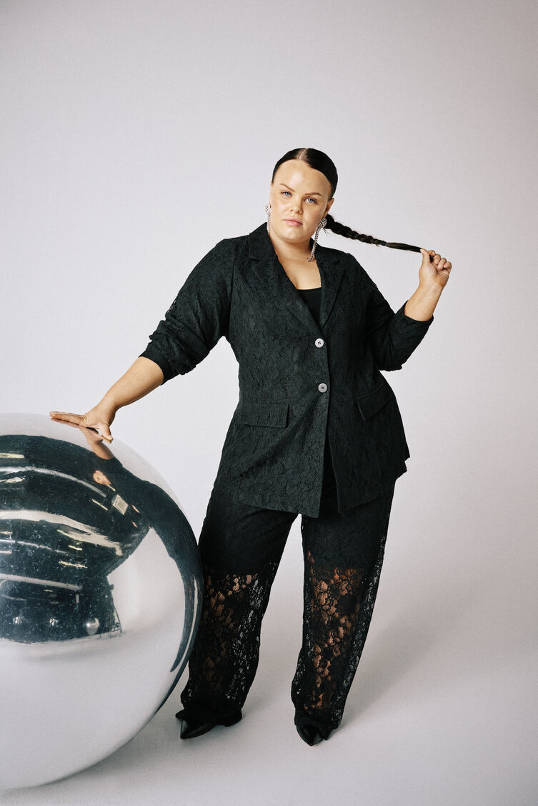 Set med spets, , Model