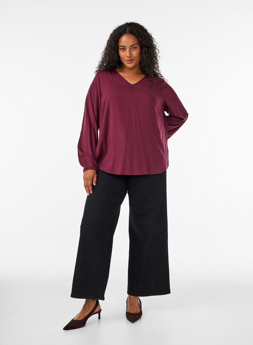 Blus i viskos med v-ringning och rundad nederkant, R&ouml;d, Model image number 1