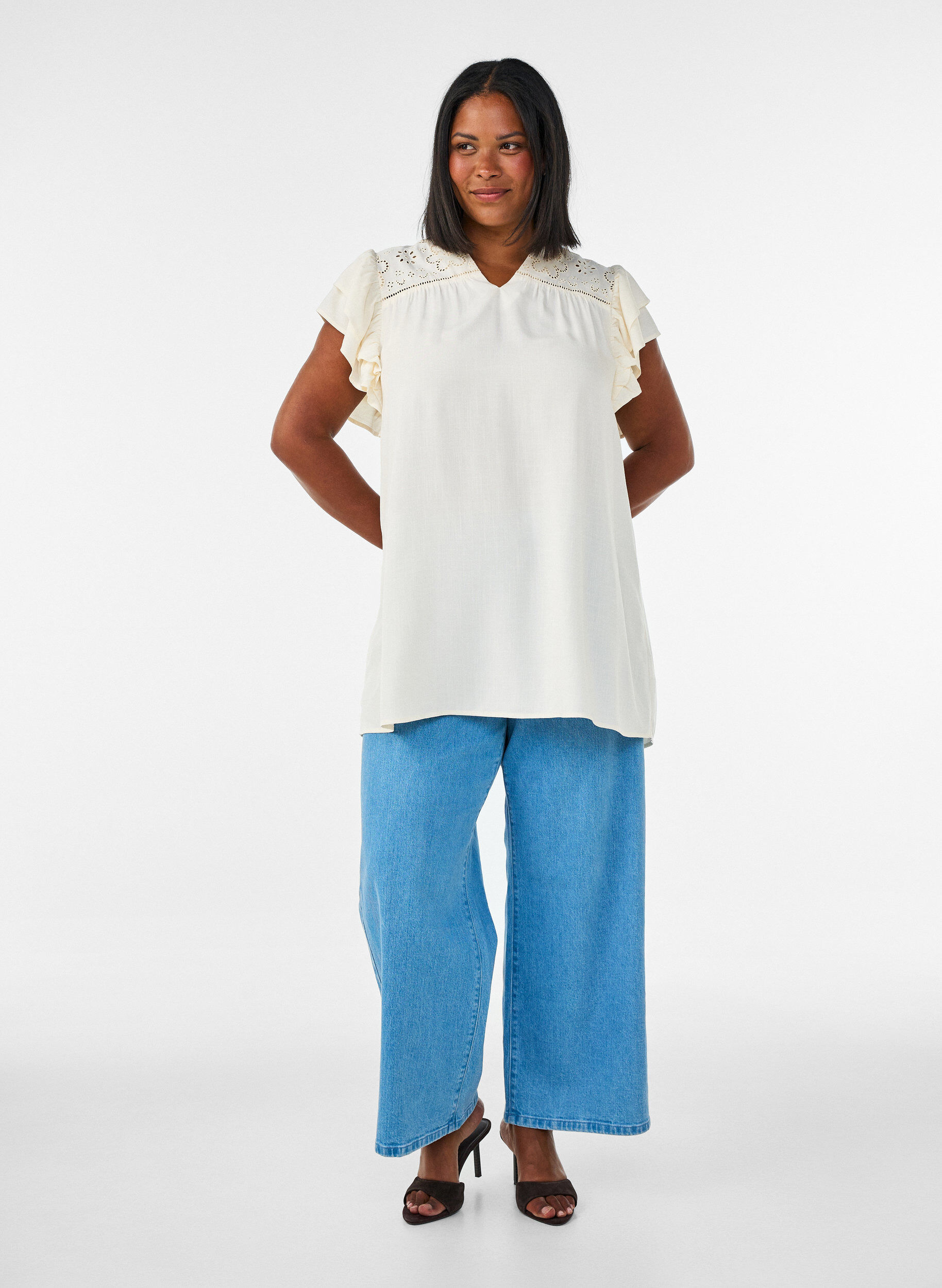 ZizziTunika med broderie anglaise och volang&auml;rmar, Beige, Model image number 1