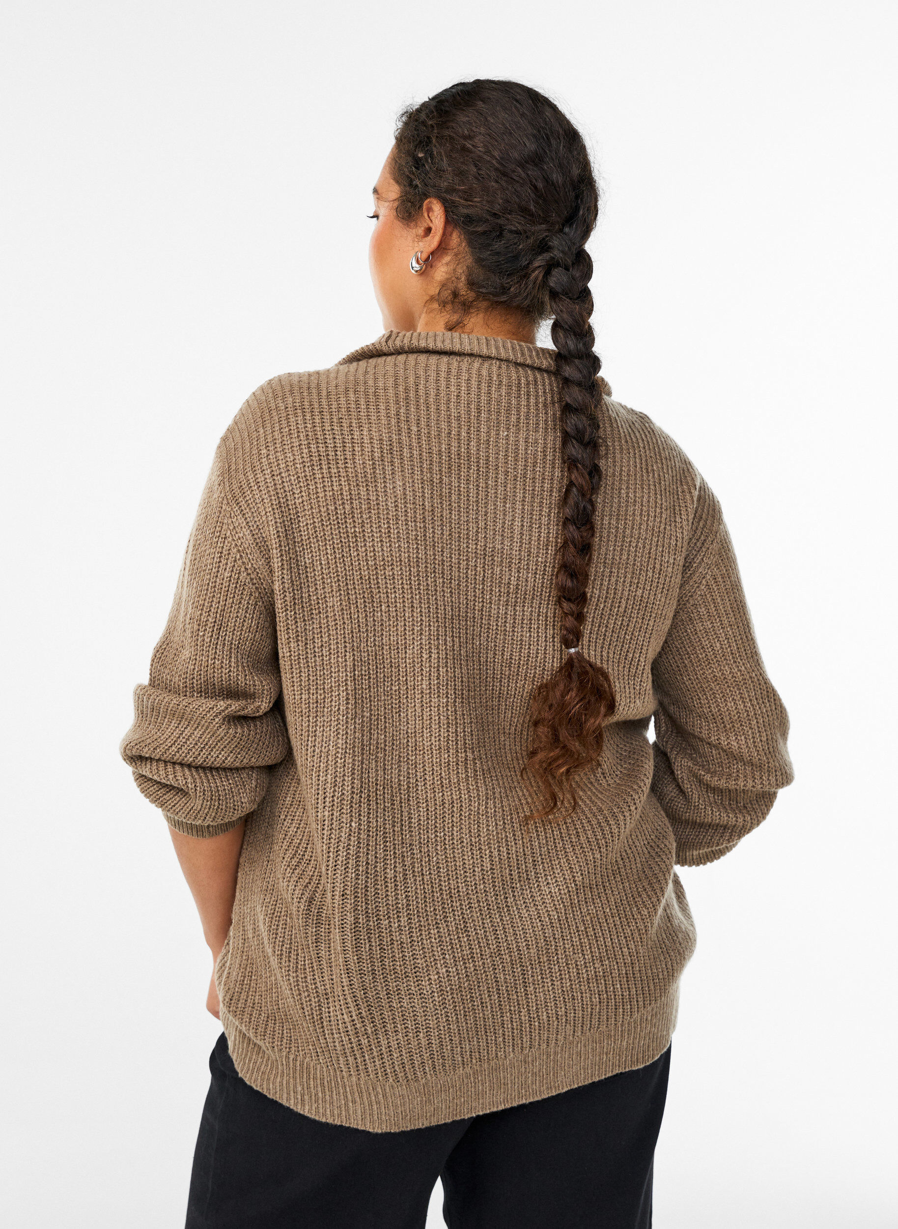 ZizziStickad tr&ouml;ja med h&ouml;g hals och dragkedja, Brun, Model image number 2