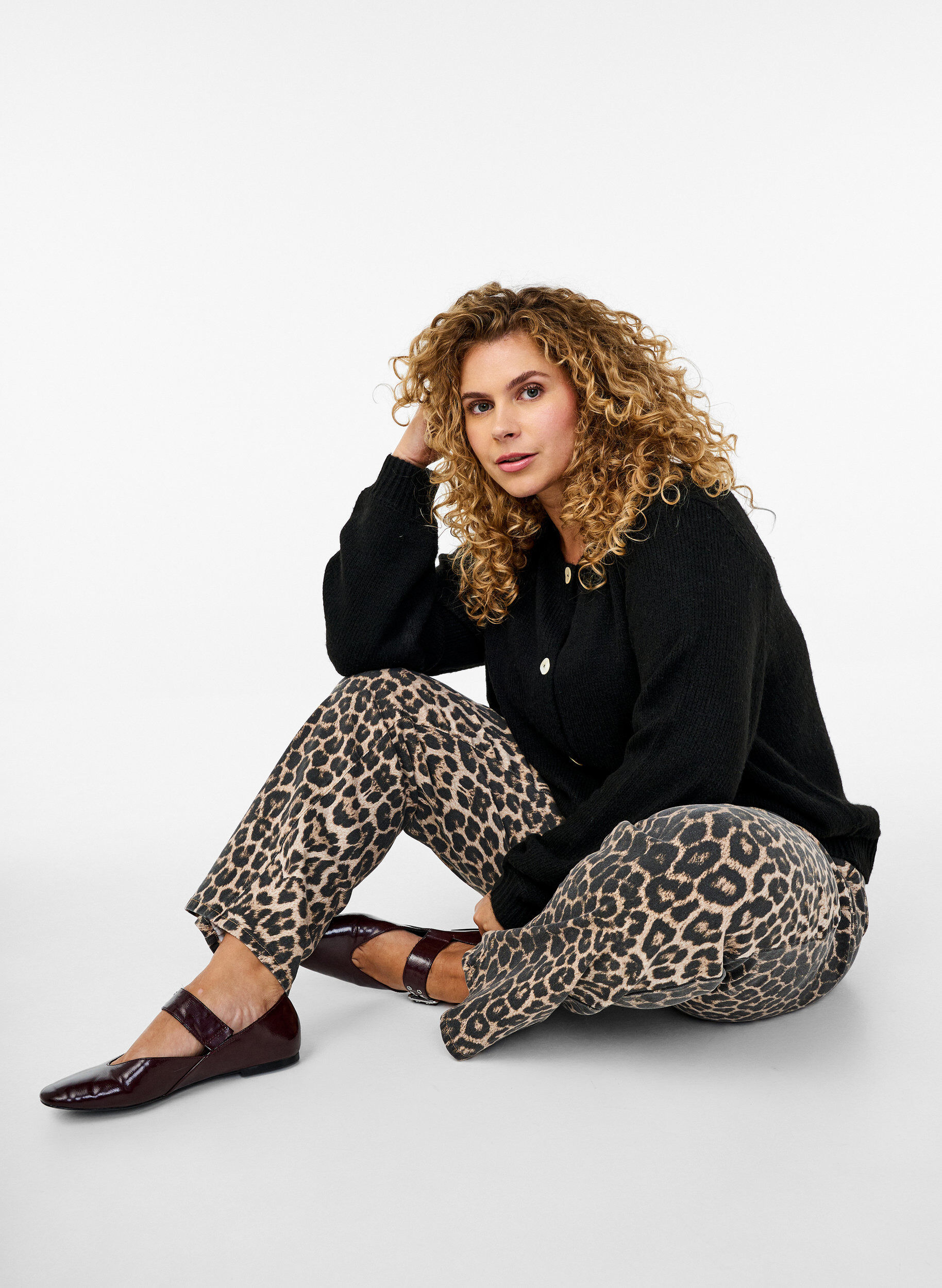 Zizzi Stickad kofta med ull och knappar, Black Solid, Image image number 0