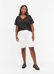 Figurnära shorts med bakfickor, White, Model image number 3