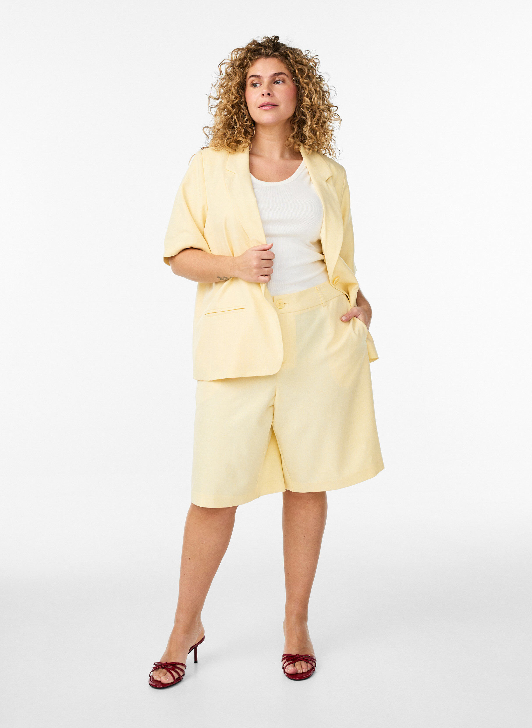 ZizziL&ouml;sa Bermudashorts med h&ouml;g midja, Gul, Model image number 1
