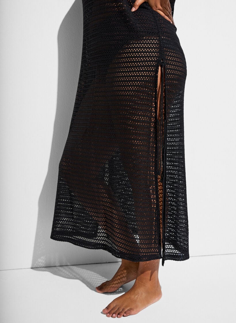 &Auml;rml&ouml;s strandkl&auml;nning med h&aring;lbroderi och sidoslitsar, Svart, Model image number 2