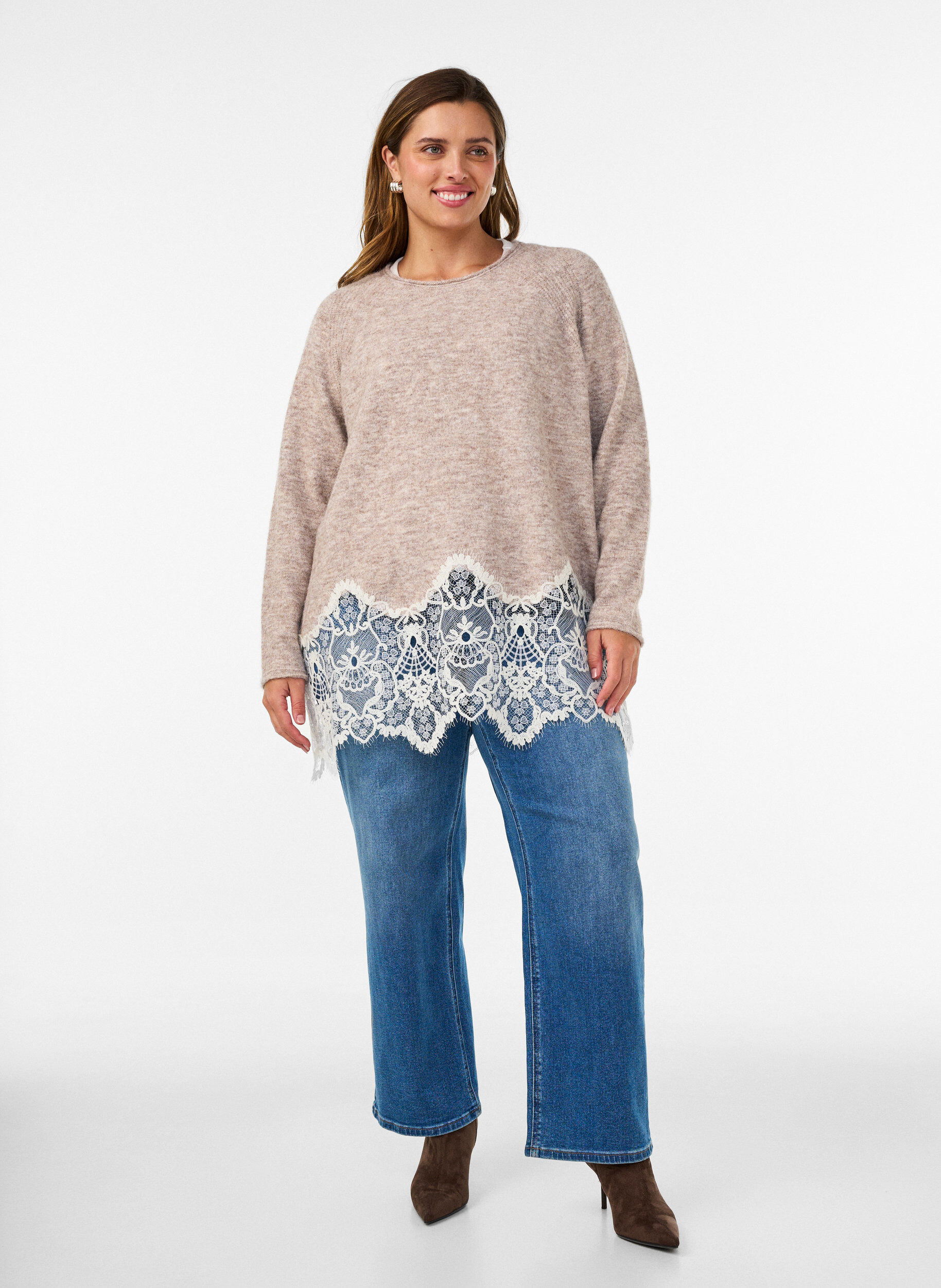 ZizziStickad blus med raglan&auml;rmar och bred spetskant, Beige, Model image number 1