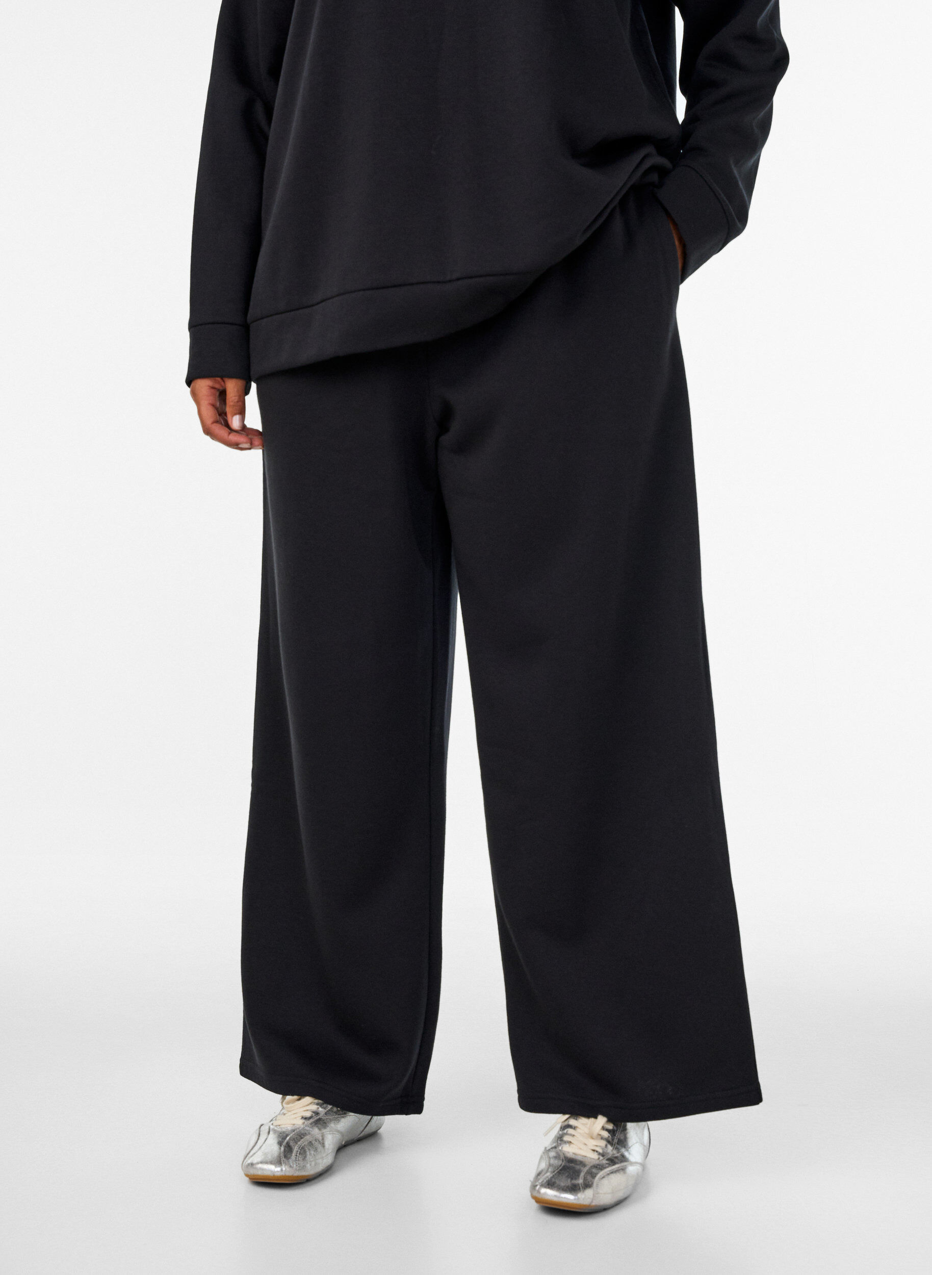 ZizziSweatpants med h&ouml;g midja och vida ben, Svart, Model image number 2