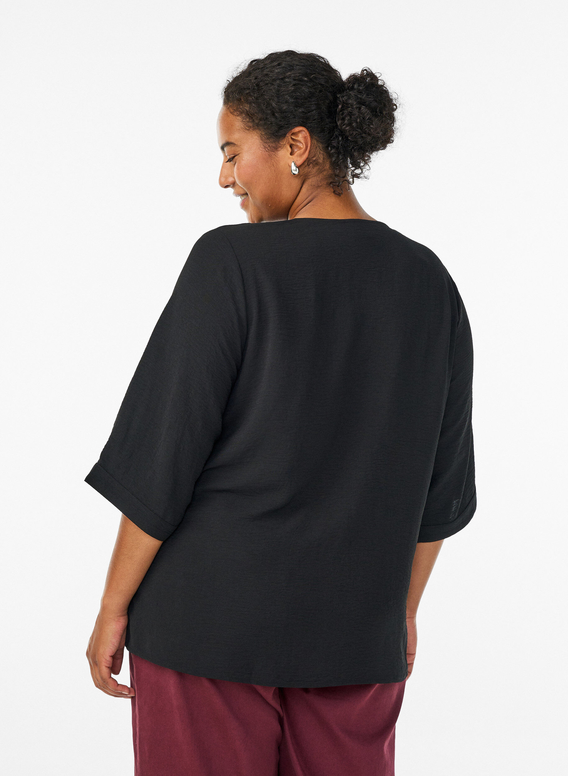 ZizziSkjortblus med v-ringning och 3/4-&auml;rm, Svart, Model image number 2