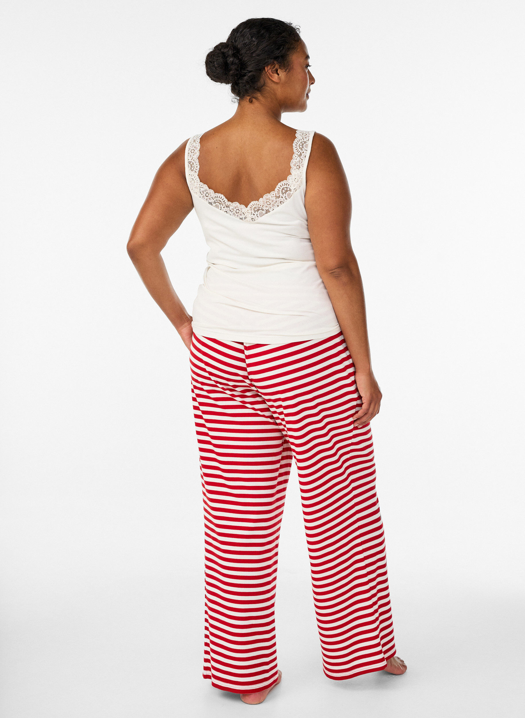 ZizziRandiga pyjamasbyxor med h&ouml;g midja och vida ben, R&ouml;d, Model image number 1