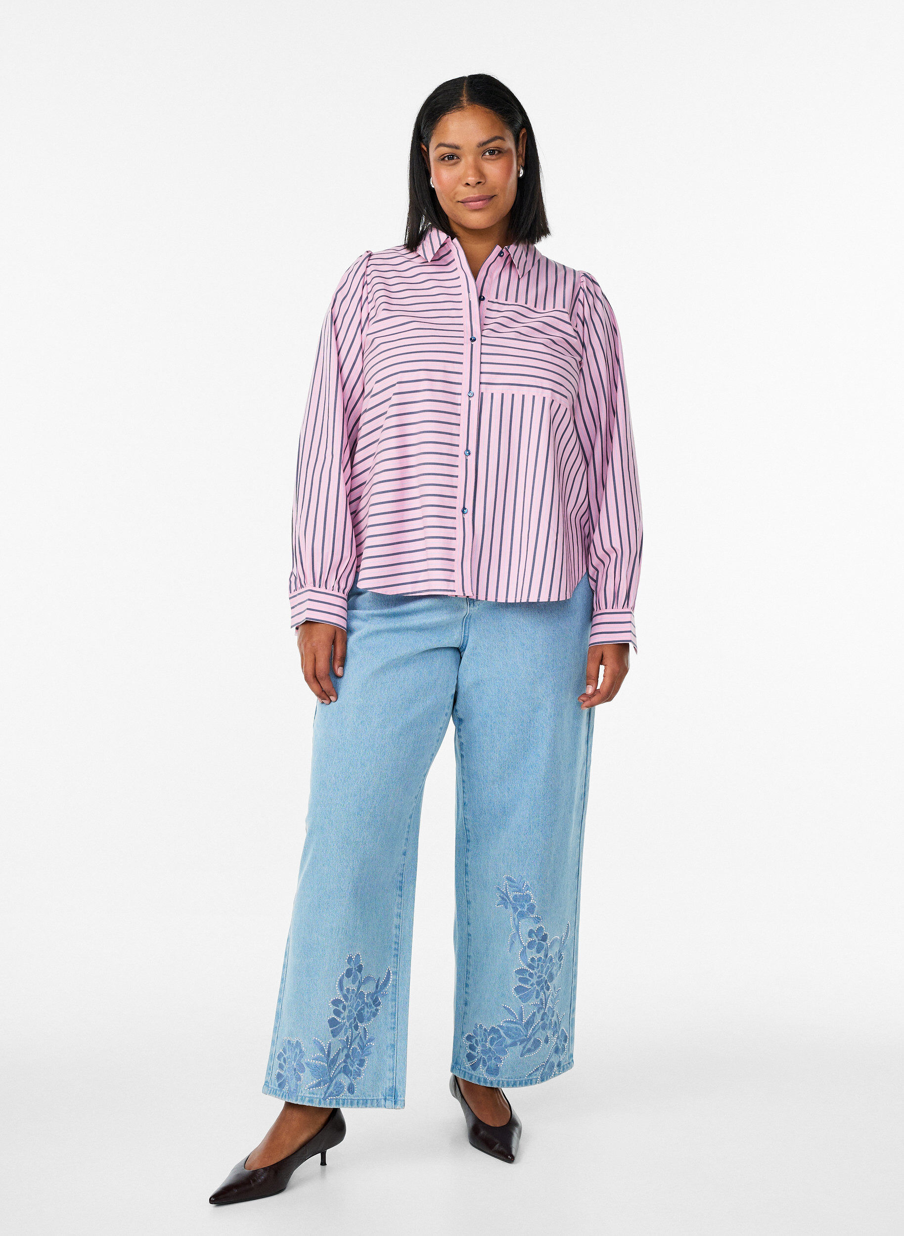 Zizzi Randig skjorta med klassisk krage och l&aring;nga &auml;rmar, Rosa, Model image number 1