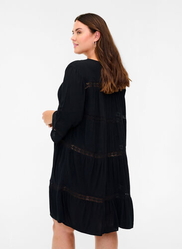 A-linjeformad viskosklänning med spetsband, Black, Model image number 1