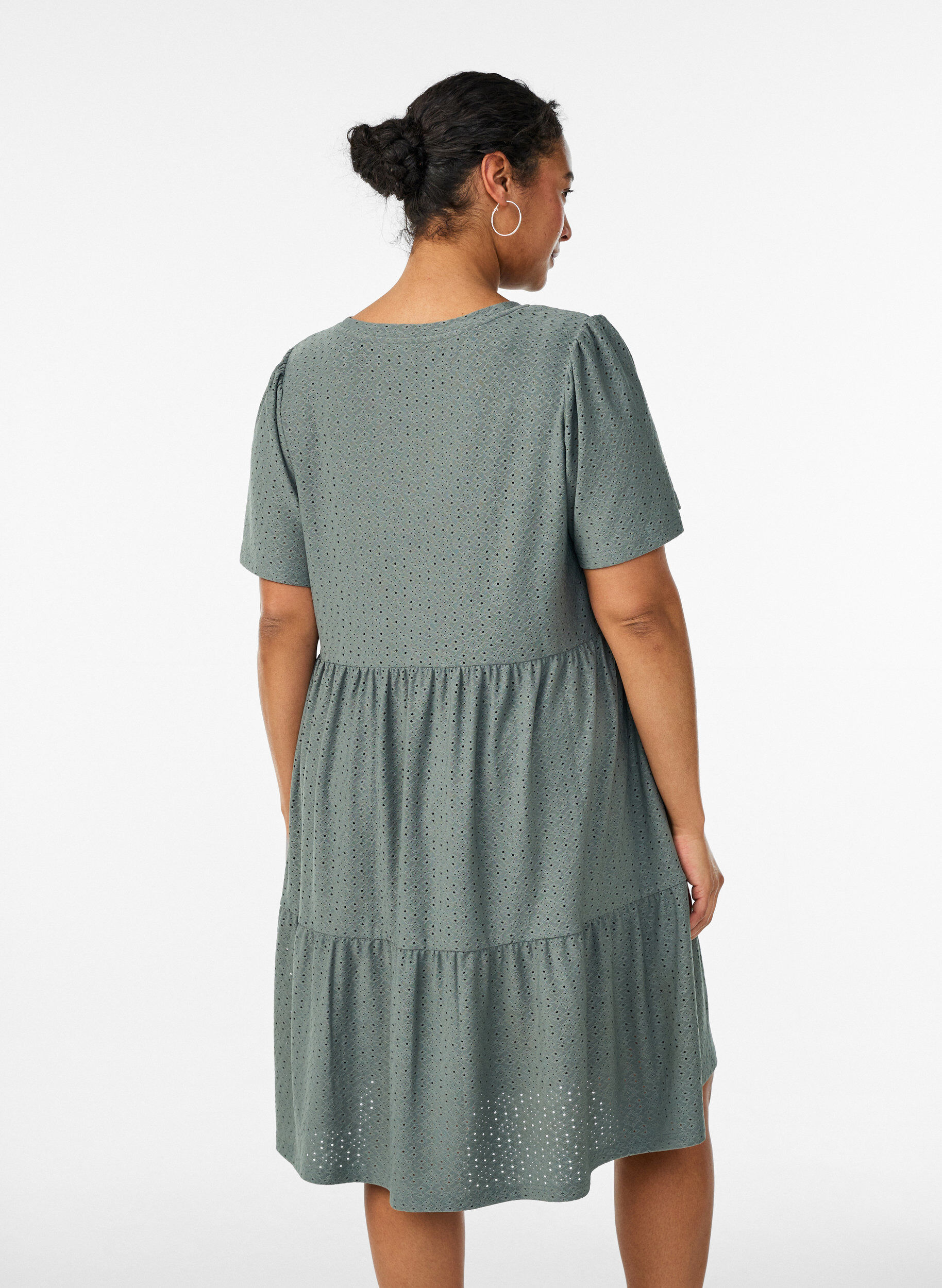 ZizziKort kl&auml;nning med spetsm&ouml;nster och lagerkjol, Gr&ouml;n, Model image number 2