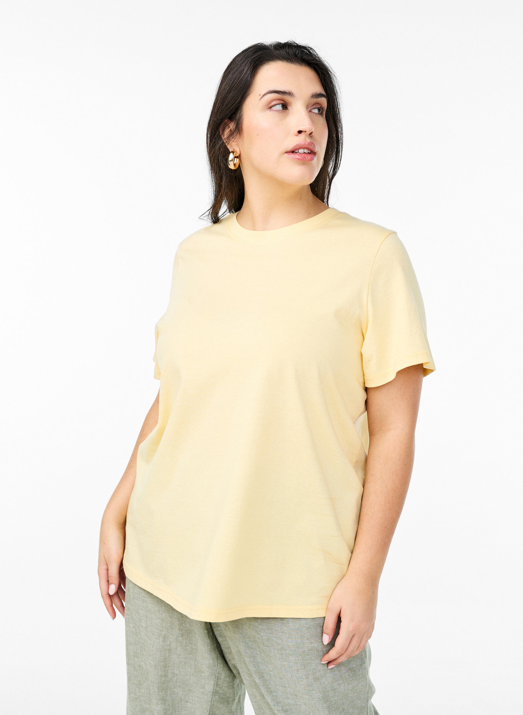 Enkel t-shirt i bomull med rund halsringning, Gul, Model