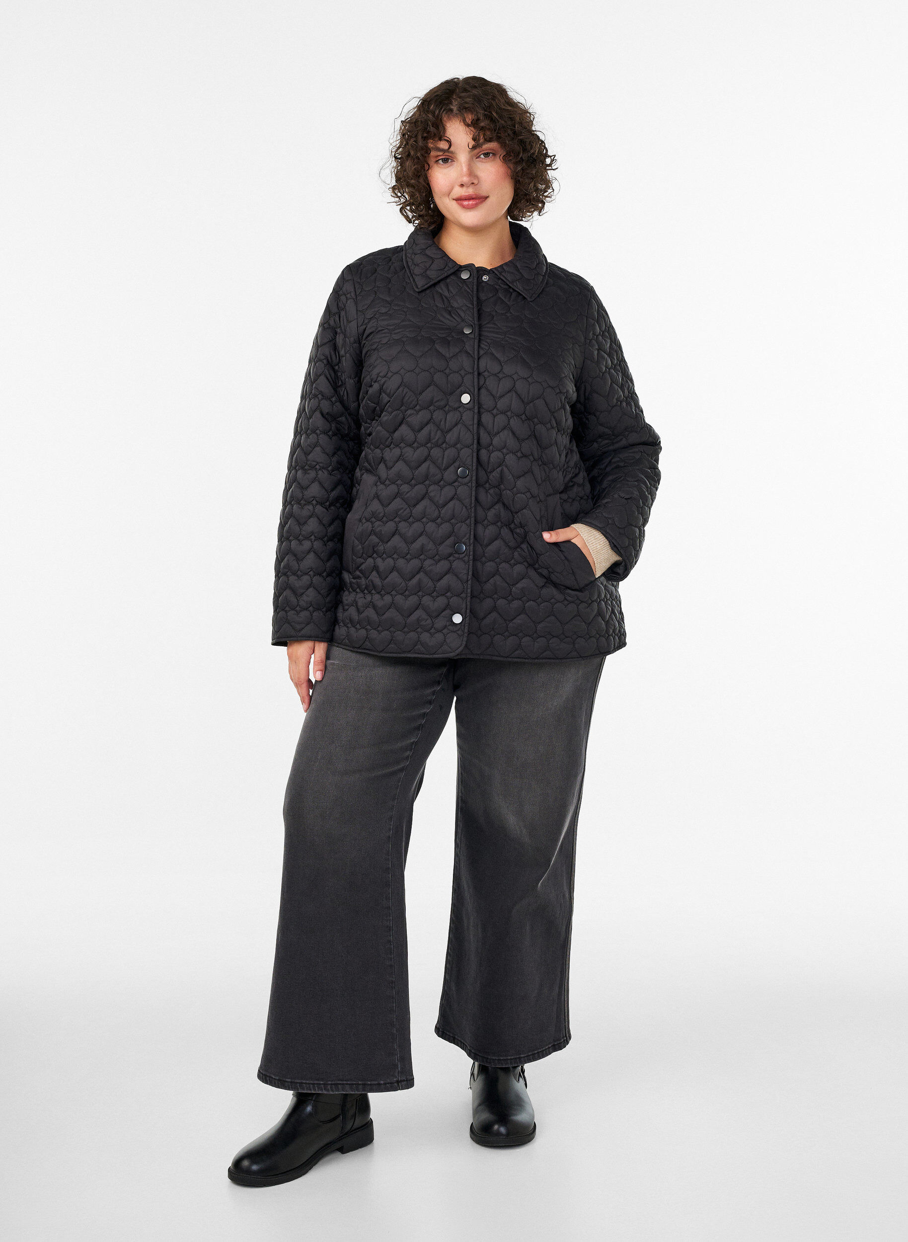 ZizziL&auml;tt vadderad jacka med dekorativ quiltning, Svart, Model image number 1