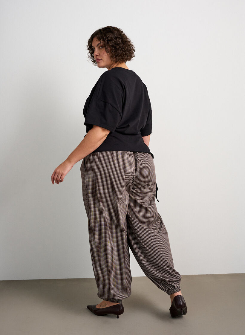 Ballongbyxor med h&ouml;g midja och helt&auml;ckande m&ouml;nster, Brun, Model image number 1