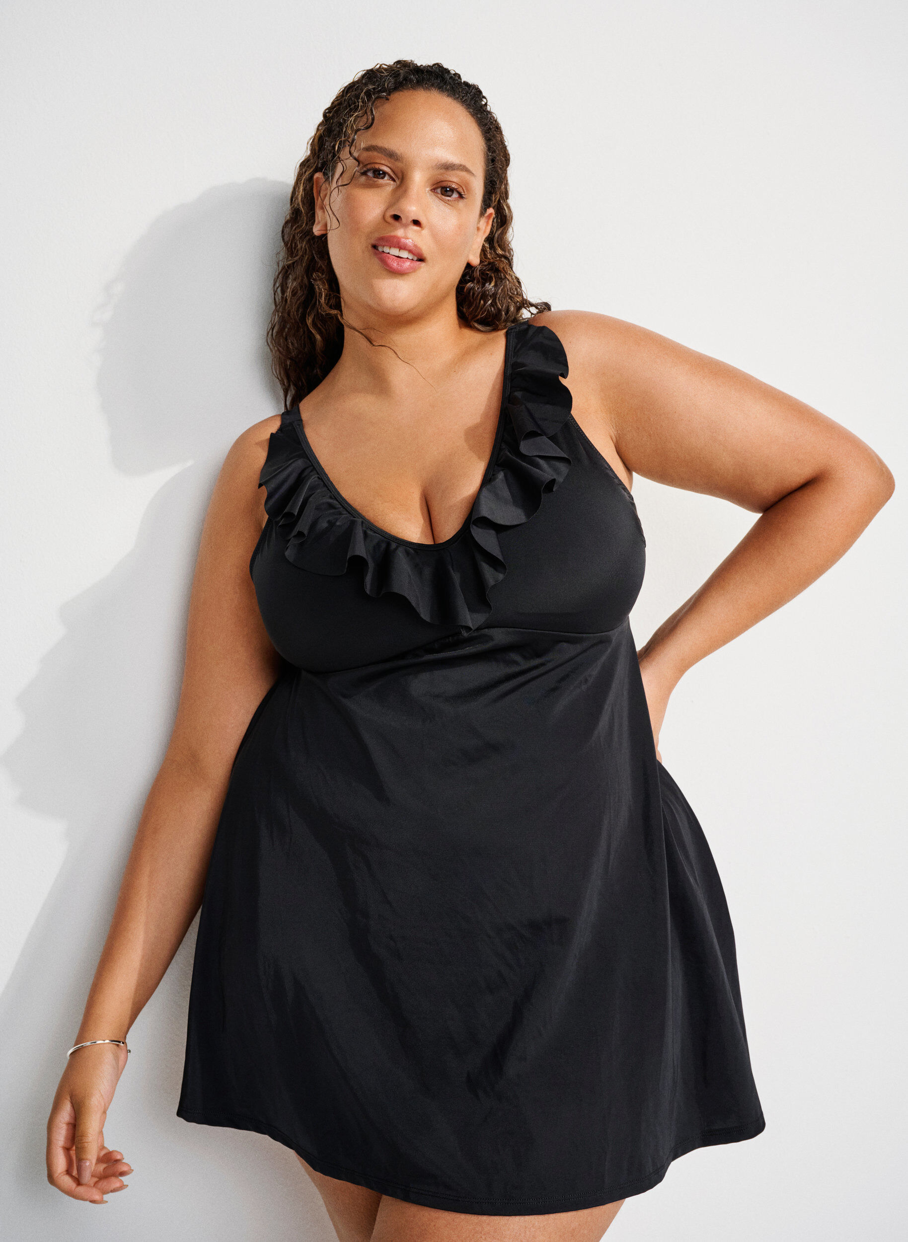 Zizzi Badkl&auml;nning med volanger och urtagbara kupor, Svart, Image image number 0