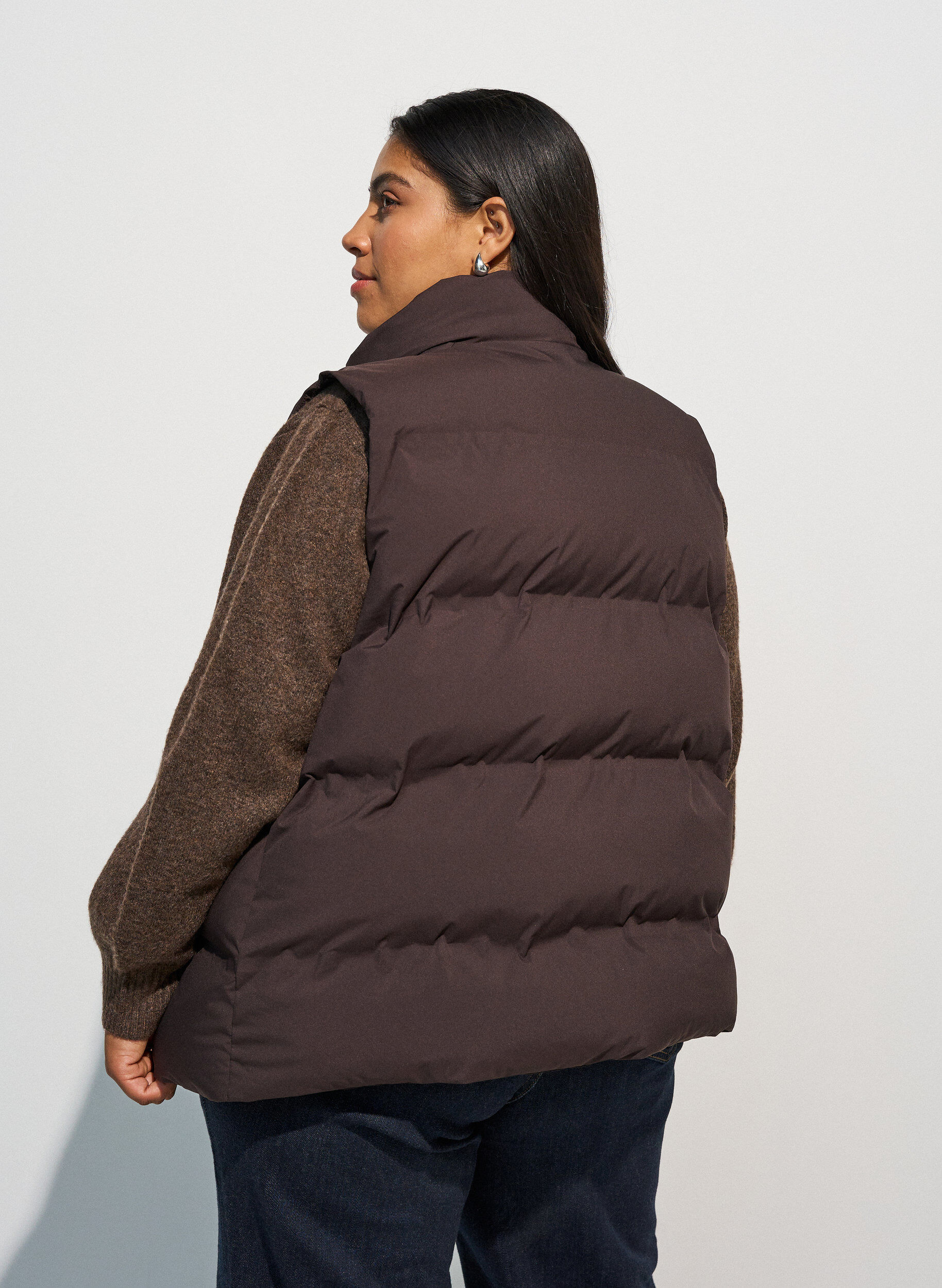 ZizziKort pufferv&auml;st med h&ouml;g krage, Brun, Model image number 2