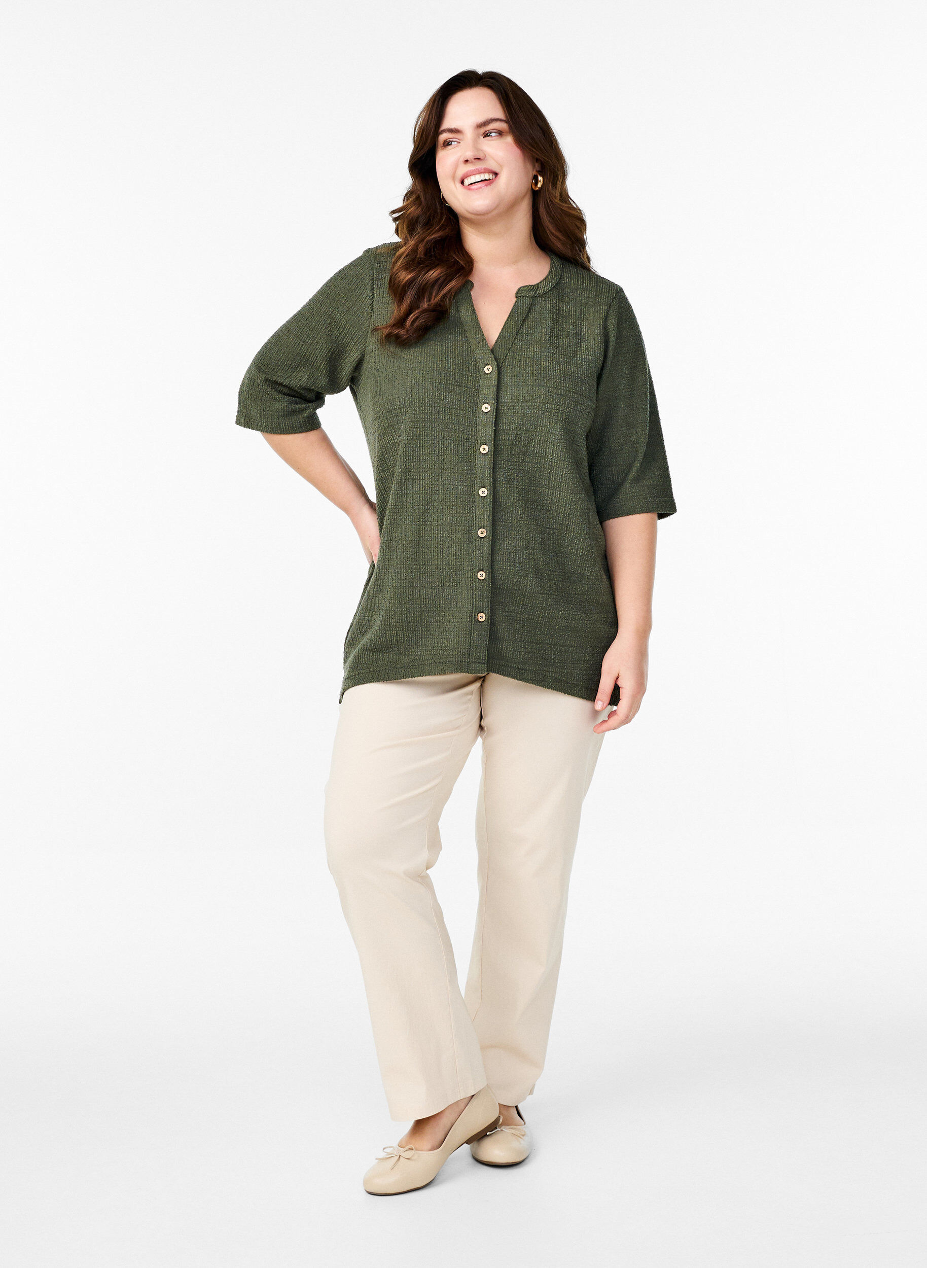 Zizzi Blus med struktur och V-ringning, Thyme, Model image number 2