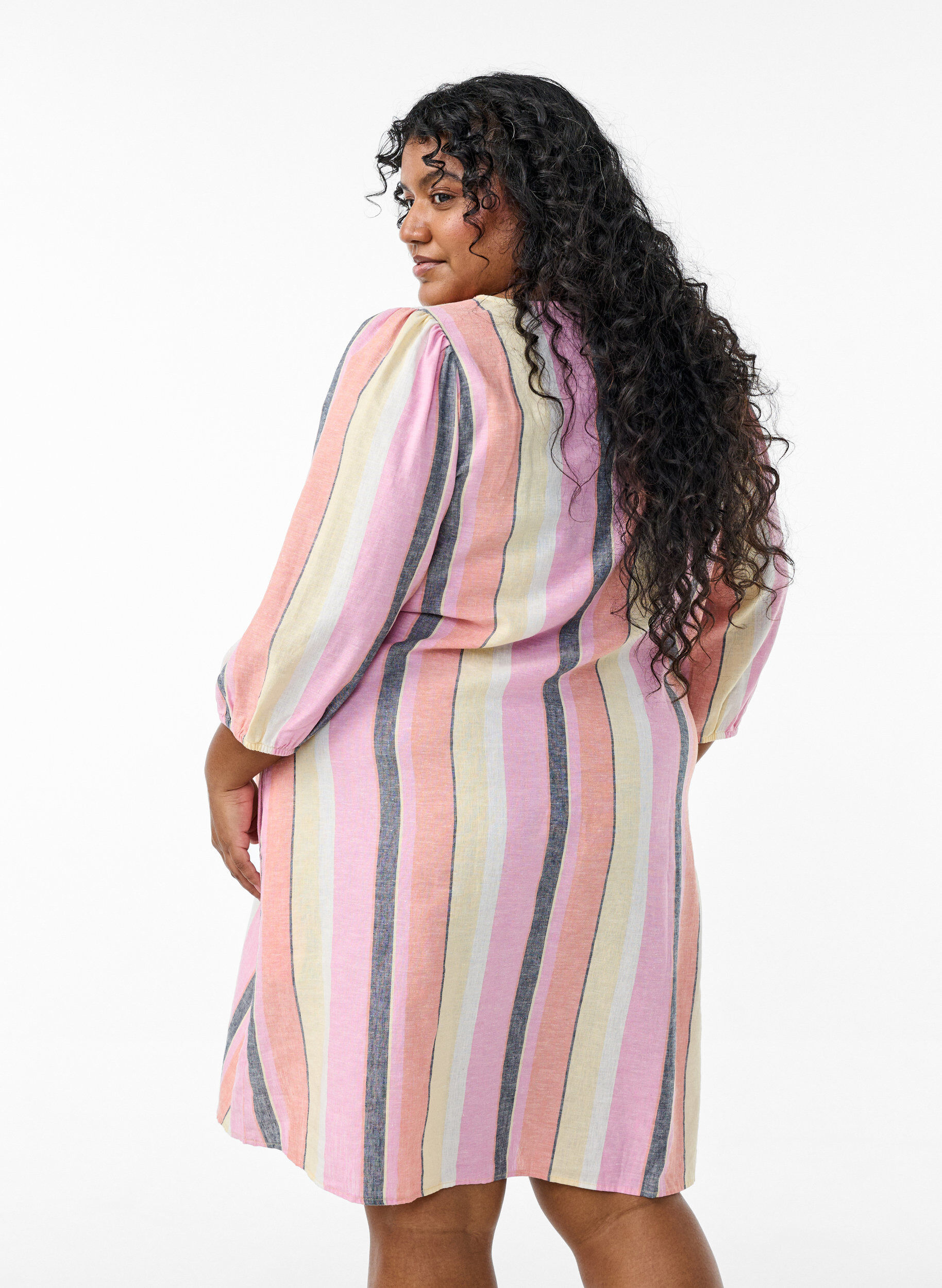 Zizzi Kort kl&auml;nning i linne och viskos med 3/4-&auml;rmar, Gul, Model image number 2