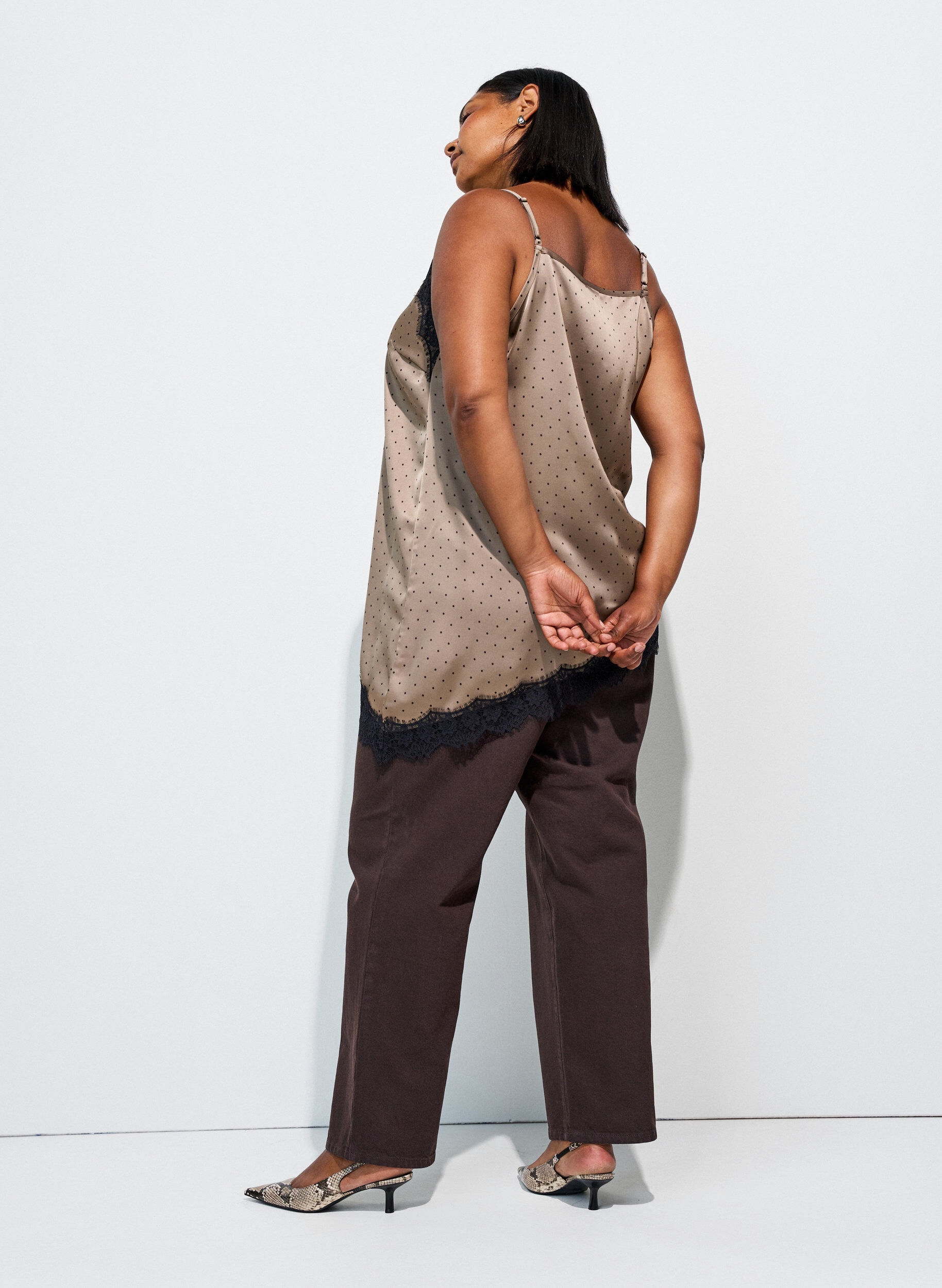 ZizziLinne med spets och asymmetrisk nederkant, Beige, Model image number 2