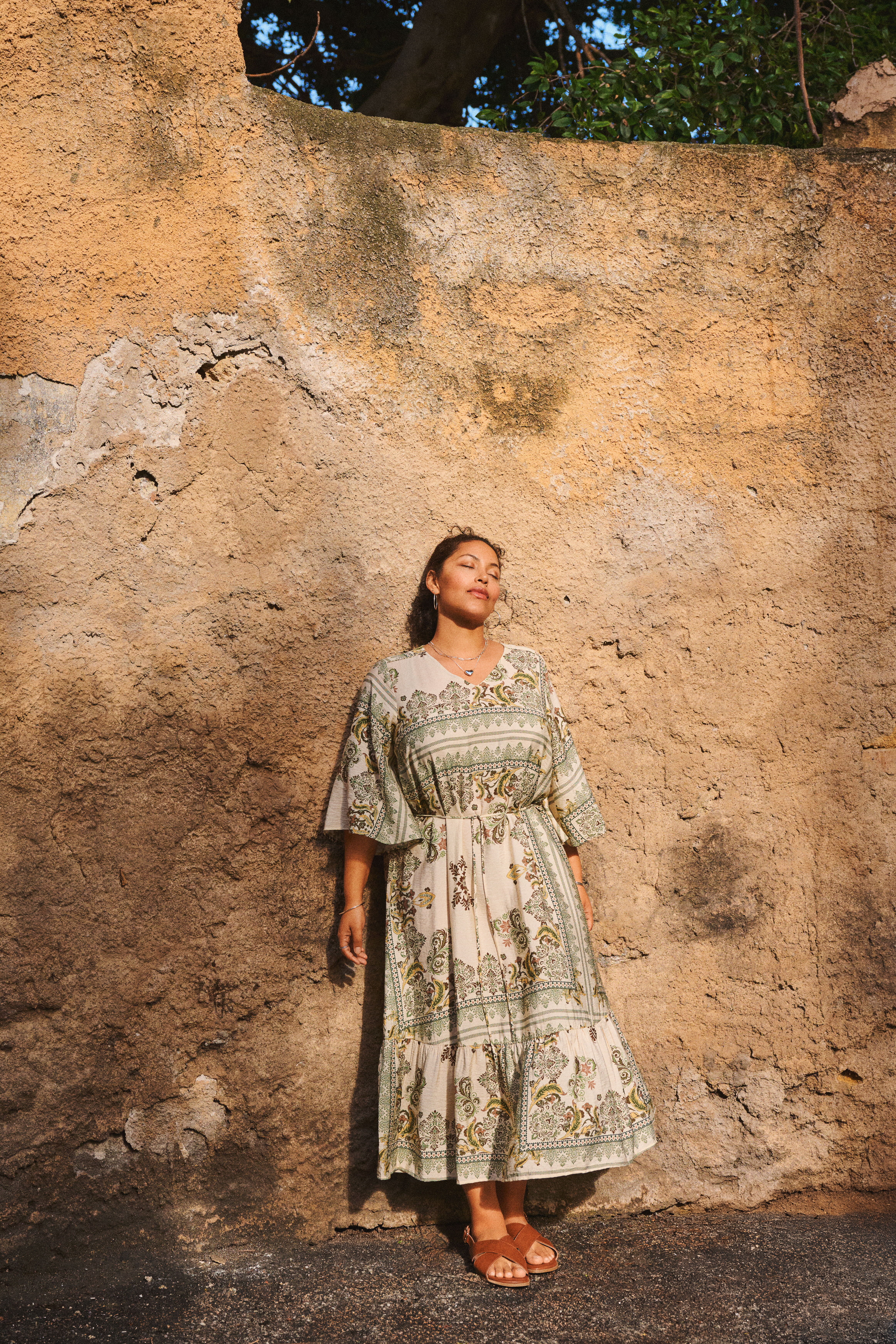 Zizzi M&ouml;nstrad kl&auml;nning i gr&ouml;na toner, , Model