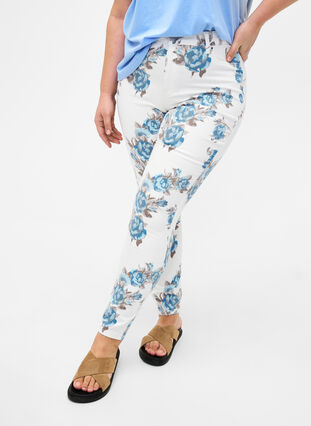 Supersmala Amy jeans med blomtryck, White B.AOP, Model image number 2