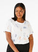 T-shirt i ekologisk bomull med blommigt tryck, White W. Blue flower, Model image number 0