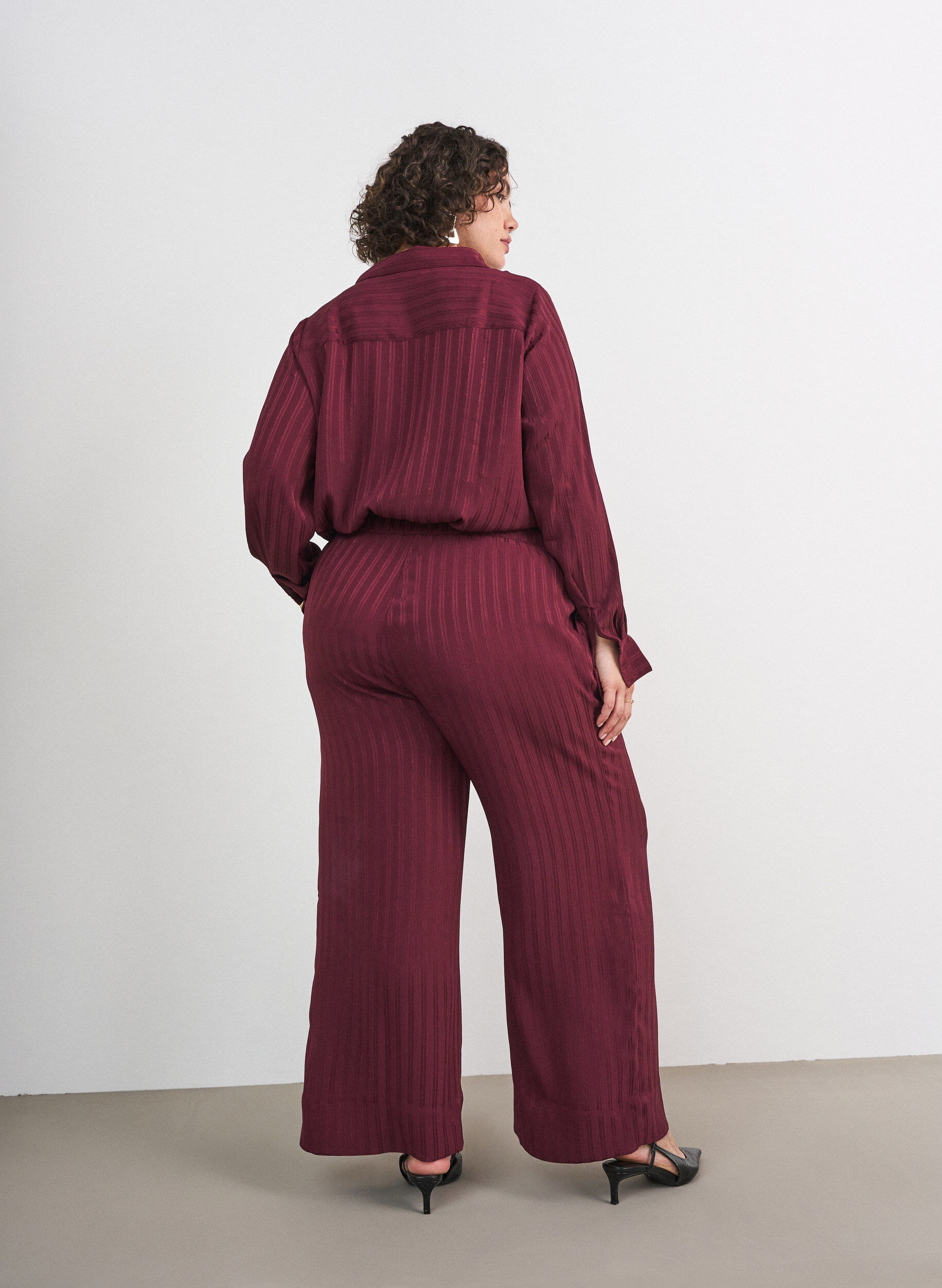 ZizziByxor med texturerade r&auml;nder och raka ben, R&ouml;d, Model image number 2