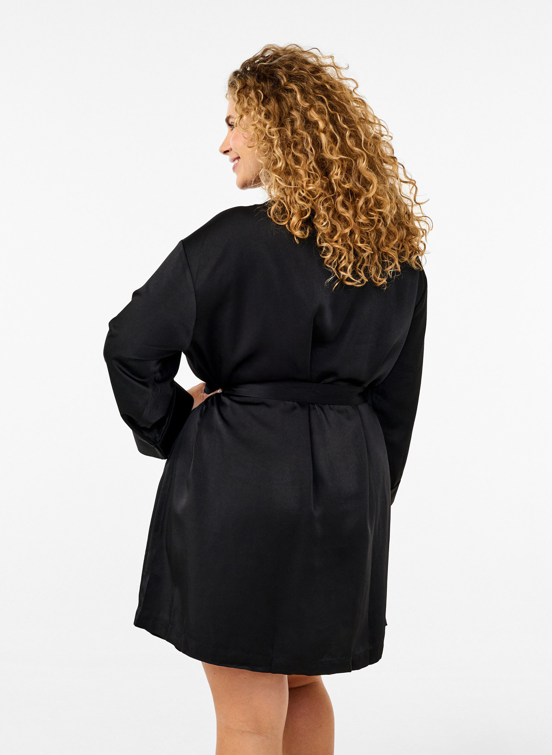 Zizzi Kimono i satin med sk&auml;rp, Black, Model image number 1