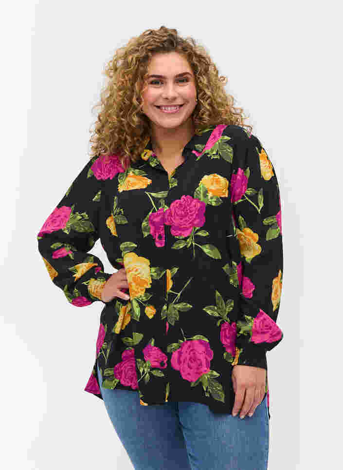 Blommig viskosskjorta med smock, Black Flower AOP, Model