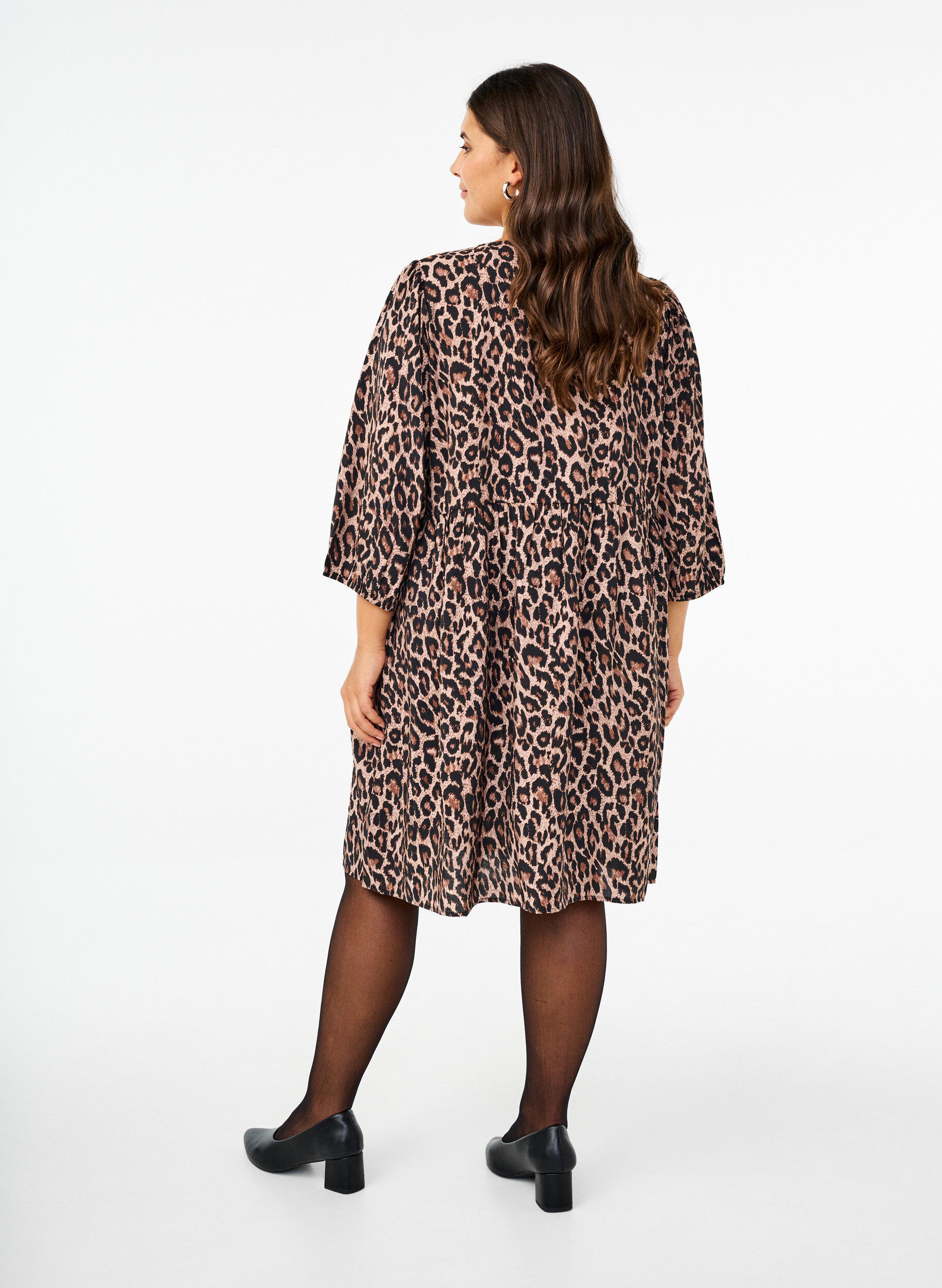 Zizzi Kl&auml;nning med rosetter och 3/4-&auml;rmar, LEO AOP, Model image number 1