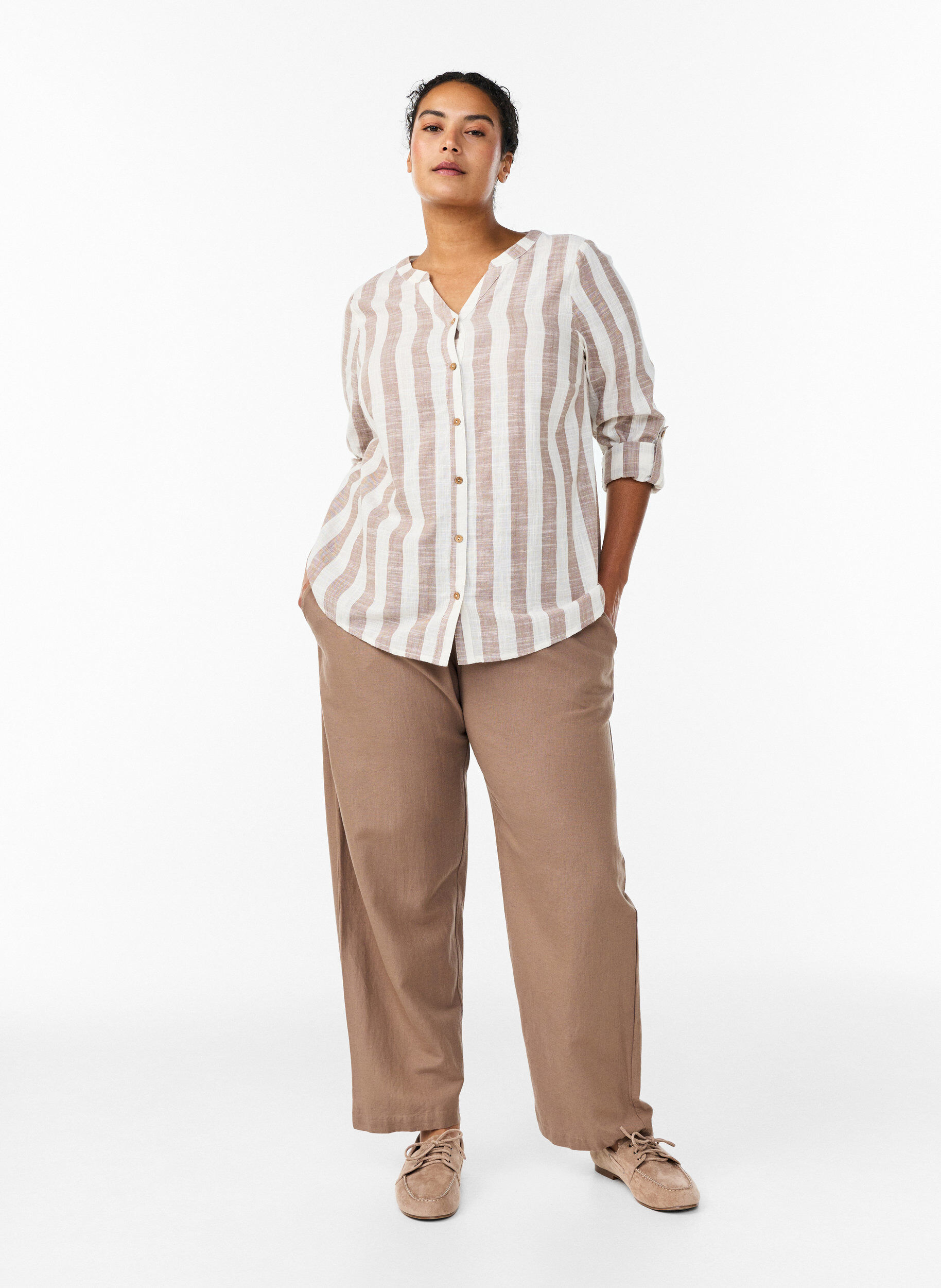 Zizzi Skjortblus i bomull med v-ringning, Beige, Model image number 1