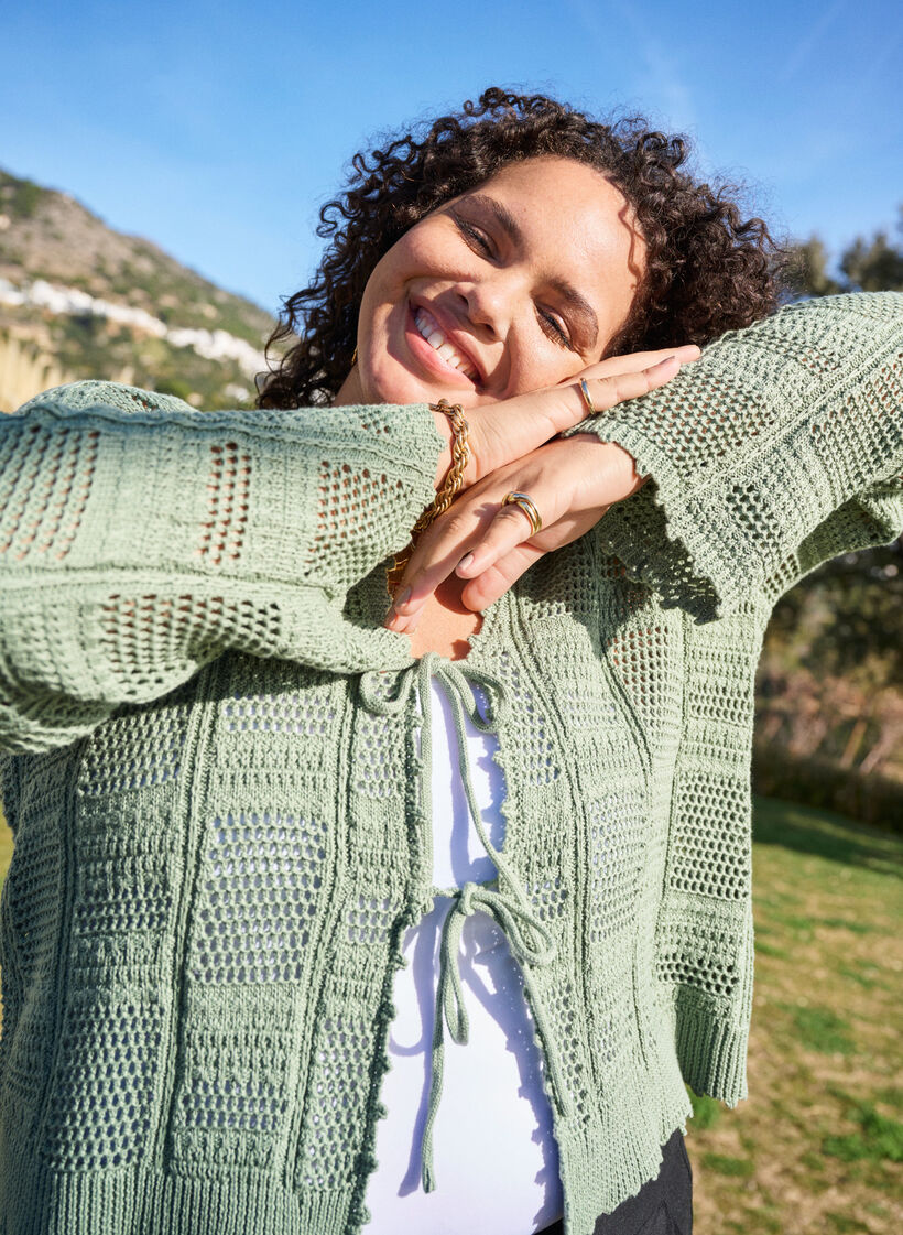 Stickad kofta med knytband och hålmönster, Grön, Image image number 0