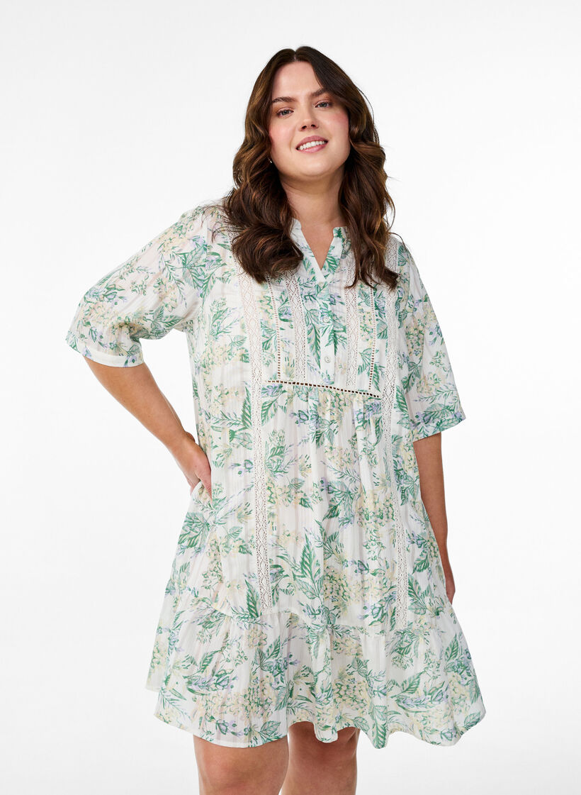 Kort klänning i viskos med spetskant och a-linjeformad skärning, Vit, Model image number 0