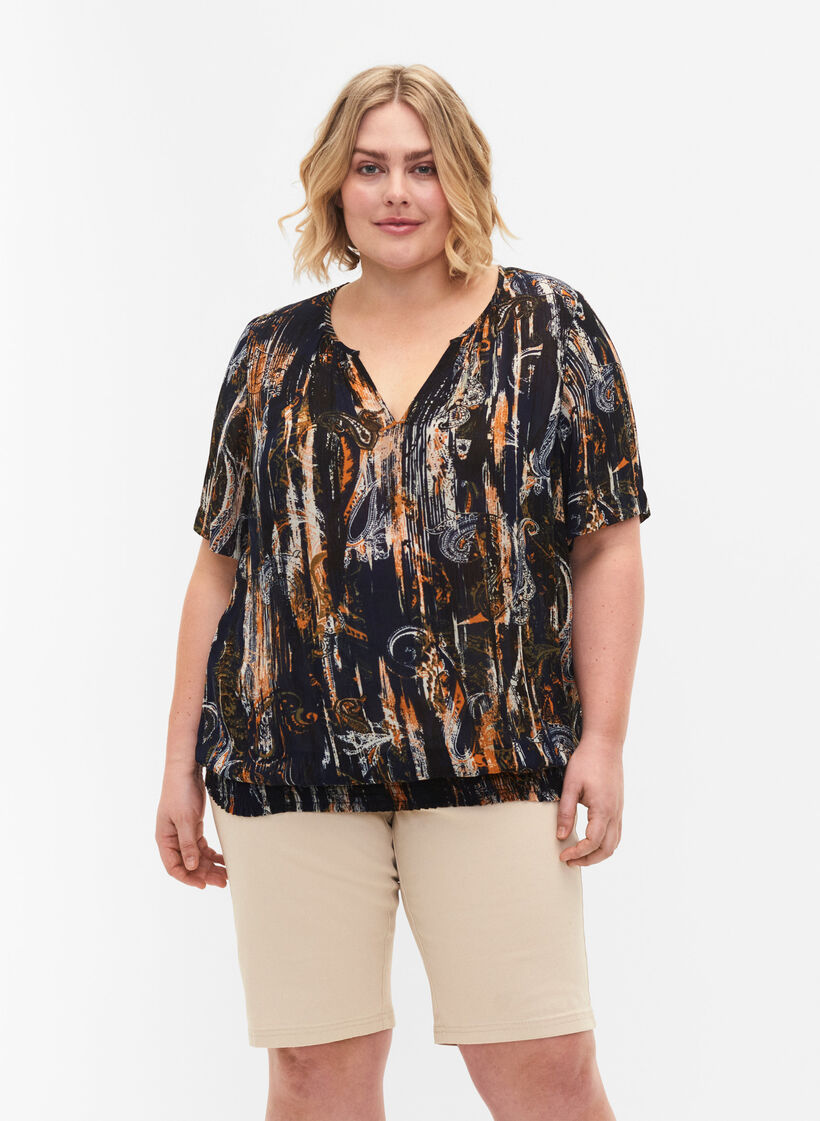 Figurnära shorts med bakfickor, Fog, Model image number 0