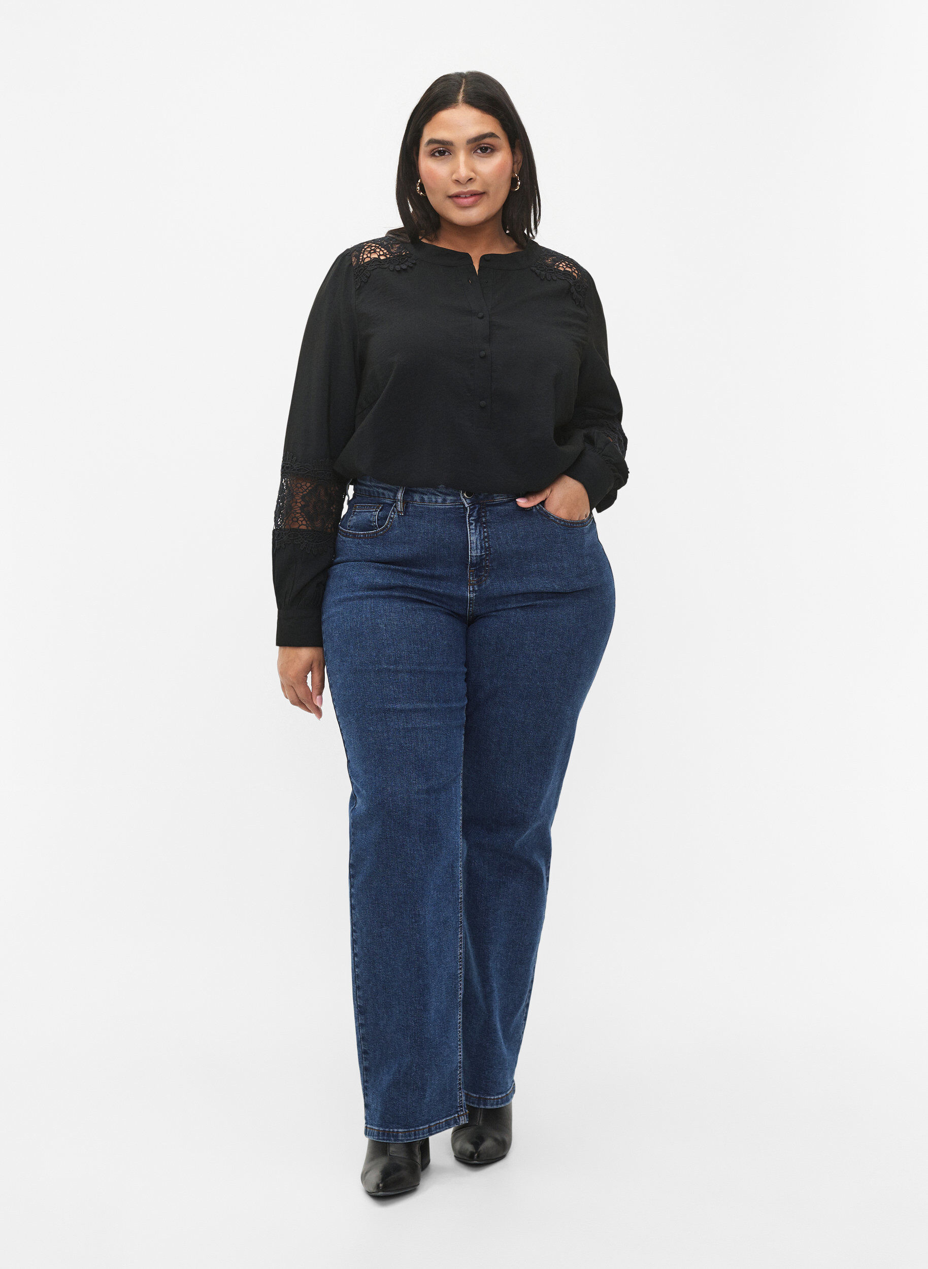 Zizzi Viskosblus med virkade detaljer, Black, Model image number 2